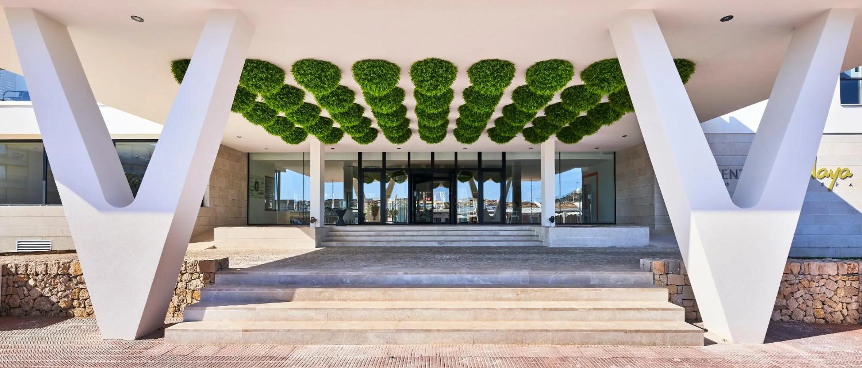Facade/entrance in Hotel & Spa S'Entrador Playa