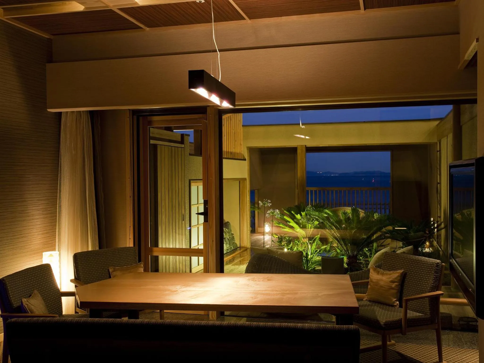 TV and multimedia in Hotel New Awaji