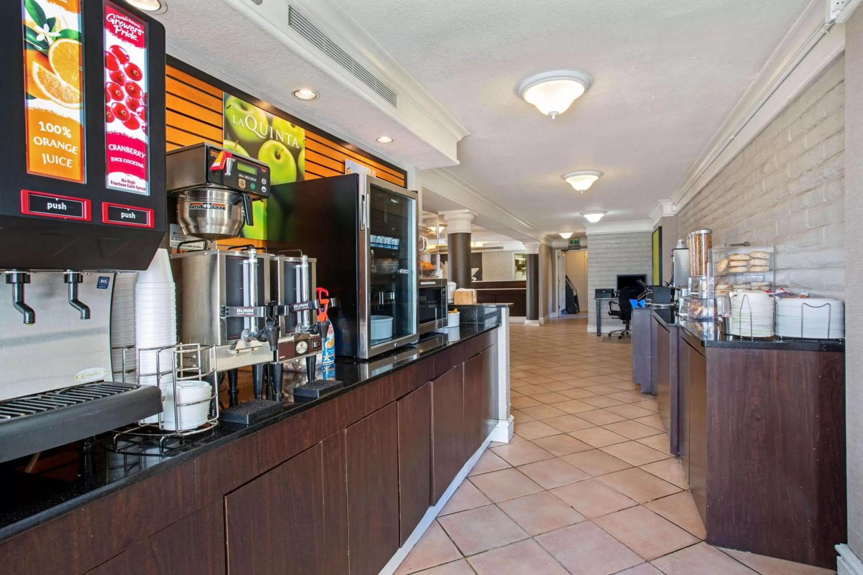 Restaurant/places to eat in La Quinta Inn by Wyndham Denver Golden