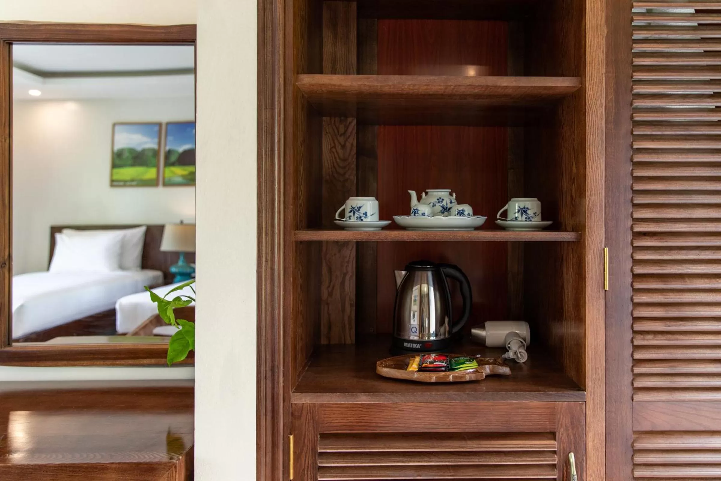 Coffee/tea facilities, Bed in Bai Dinh Riverside Resort & Spa
