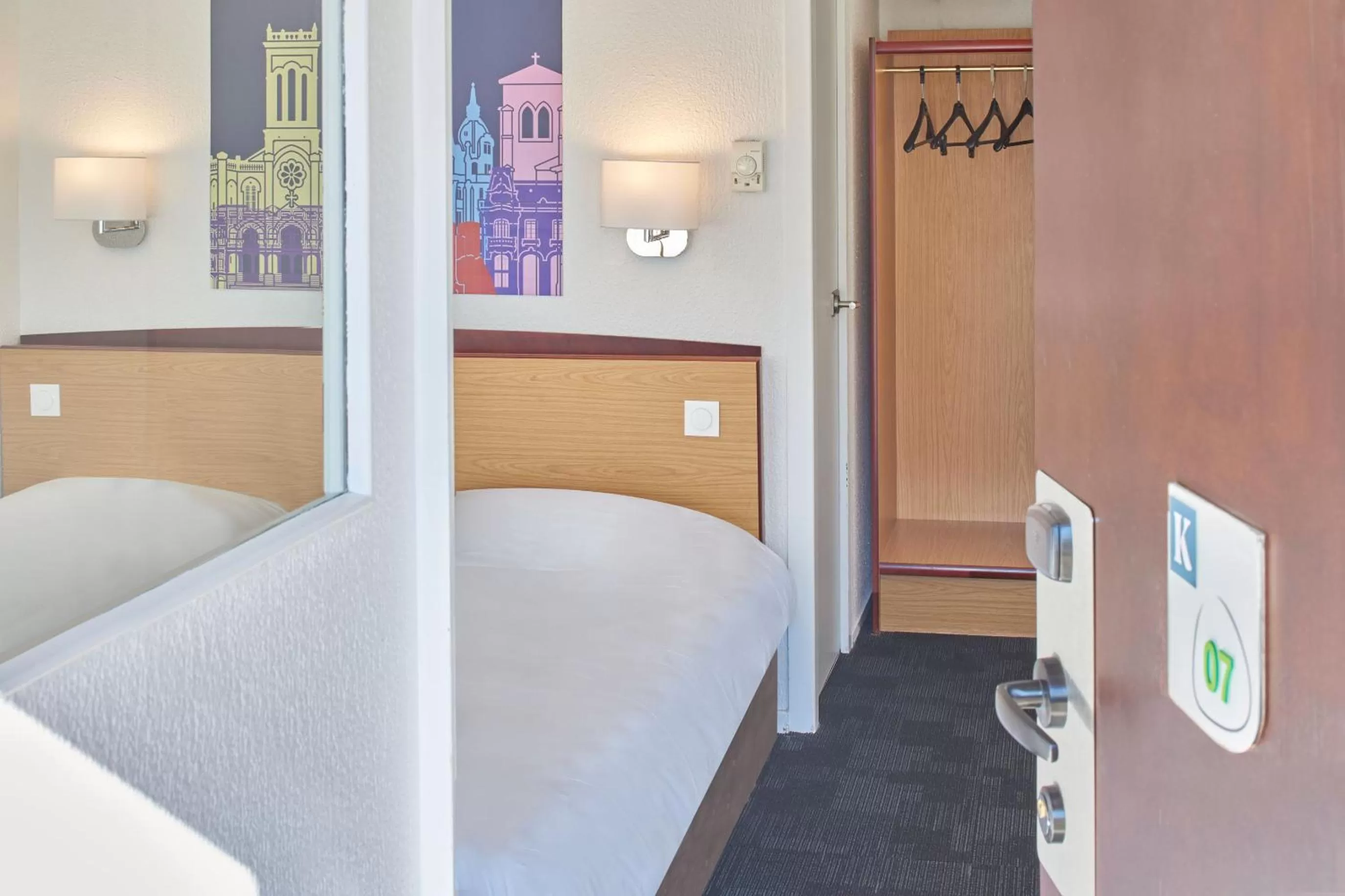 Bedroom, Bed in Kyriad Nancy Ouest - Laxou