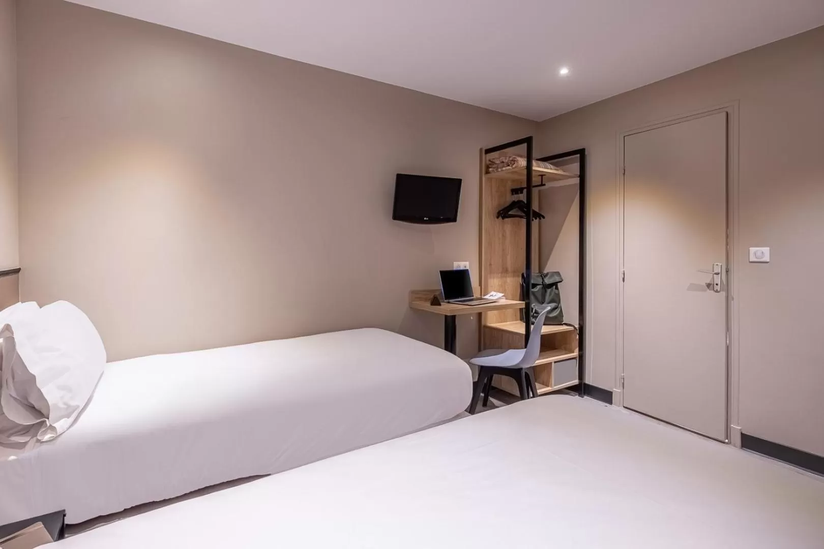 Bedroom, Bed in Hotel Lilas Blanc