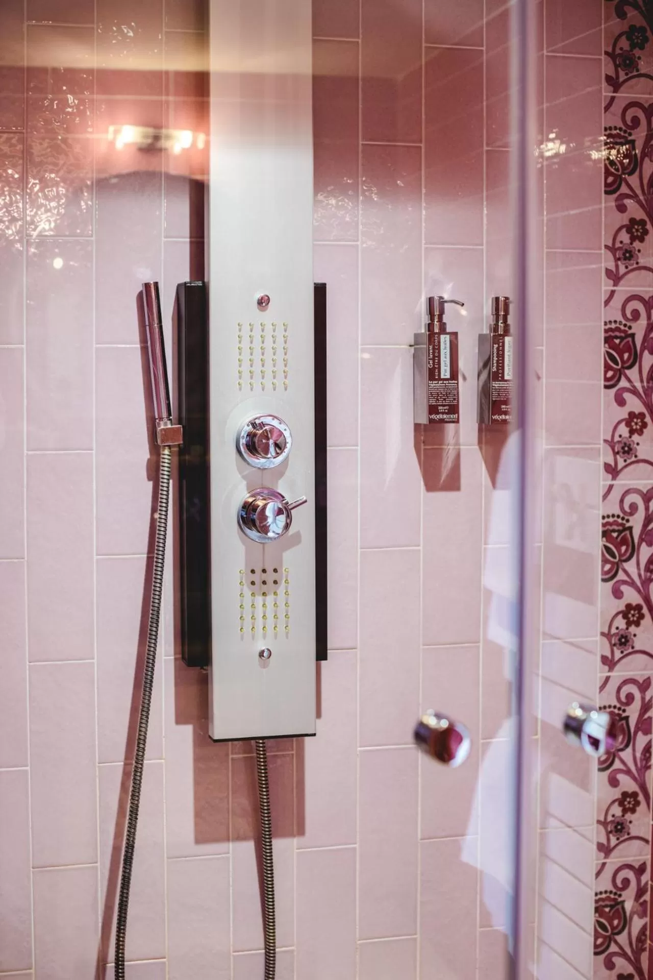 Shower, Bathroom in Le Petit Palais D'Aglae