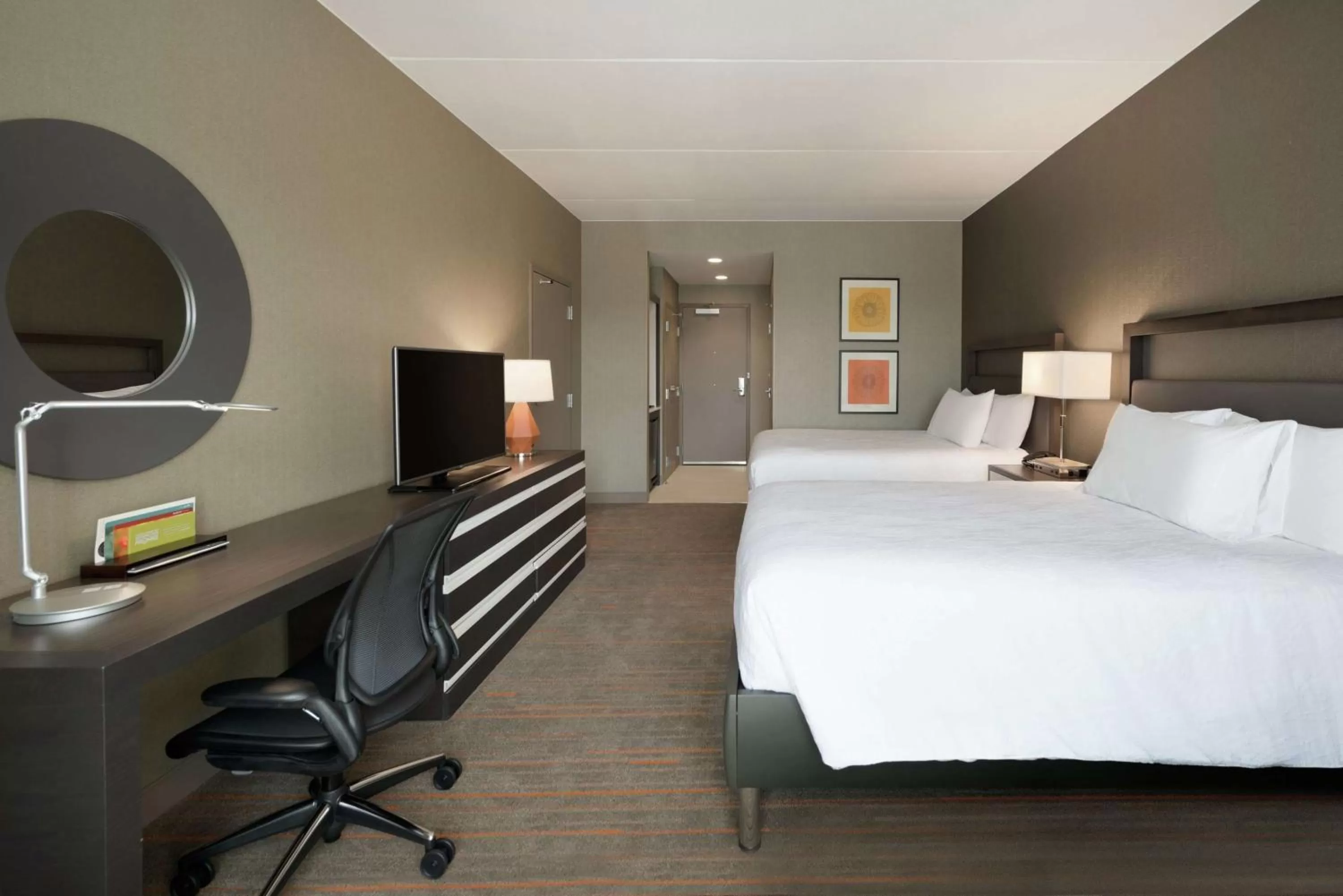 Bedroom, Bed in Hilton Garden Inn Rochester - University & Medical Center