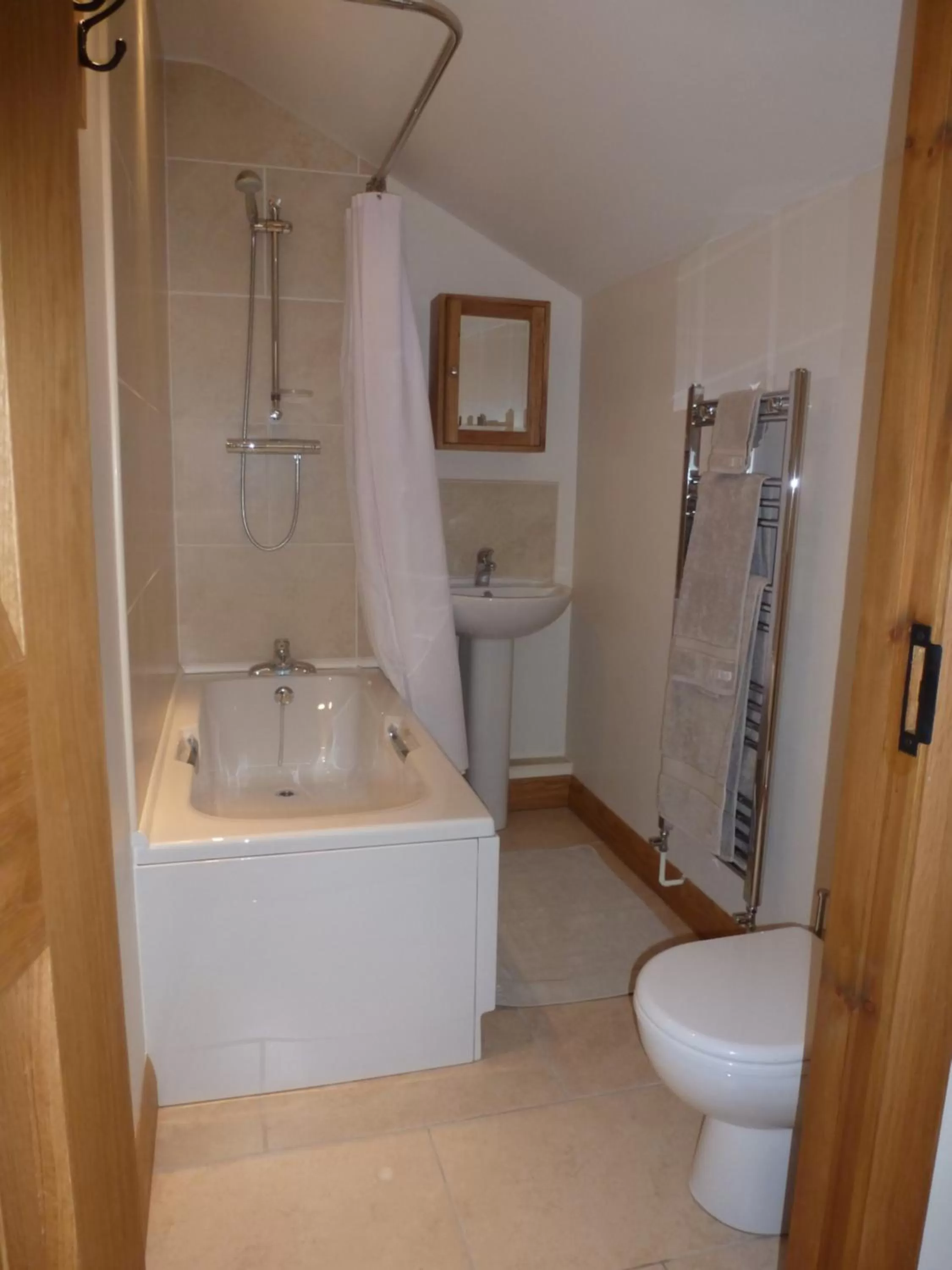Bathroom in Mile House Barn Bed & Breakfast
