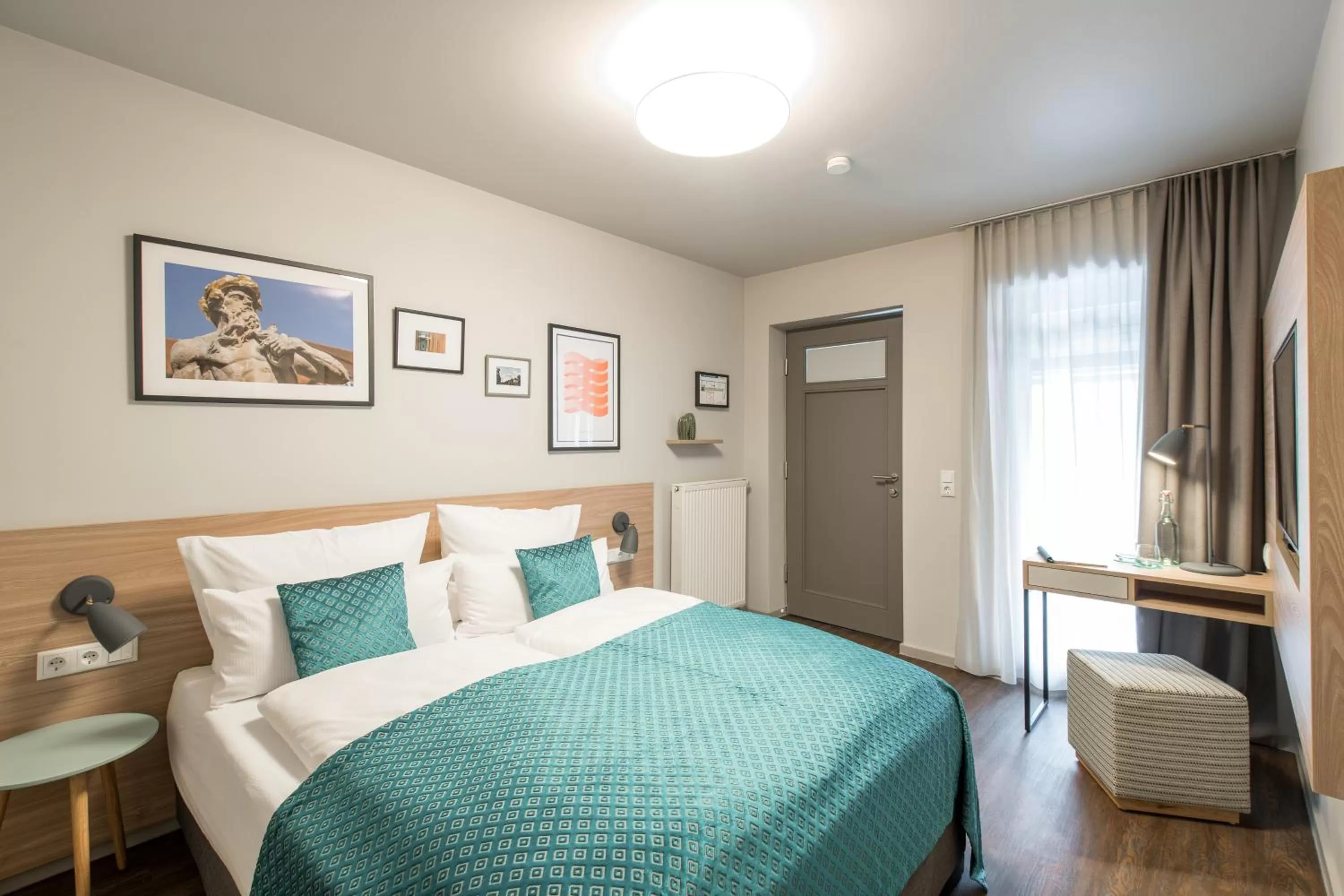 Photo of the whole room, Bed in stattHotel Weimar