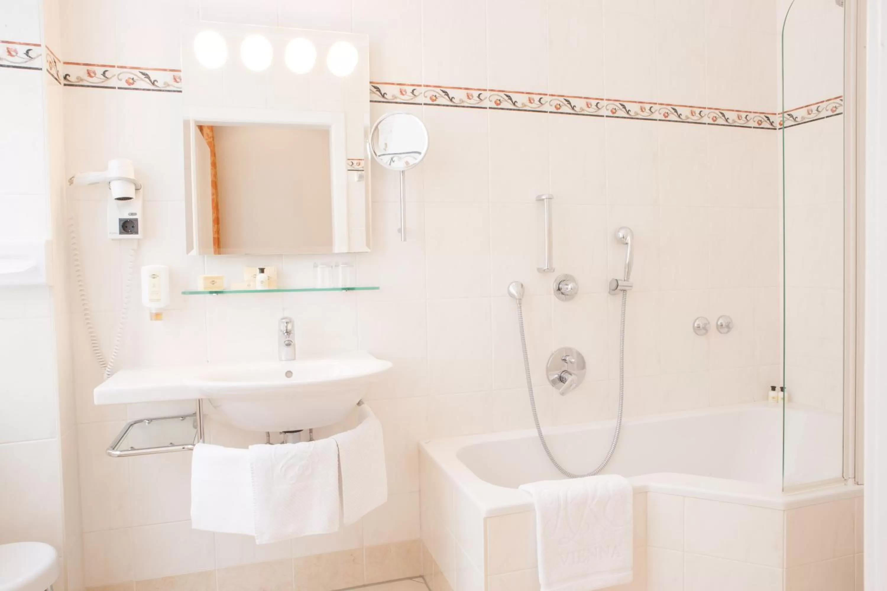 Bathroom in Hotel Kaiserin Elisabeth