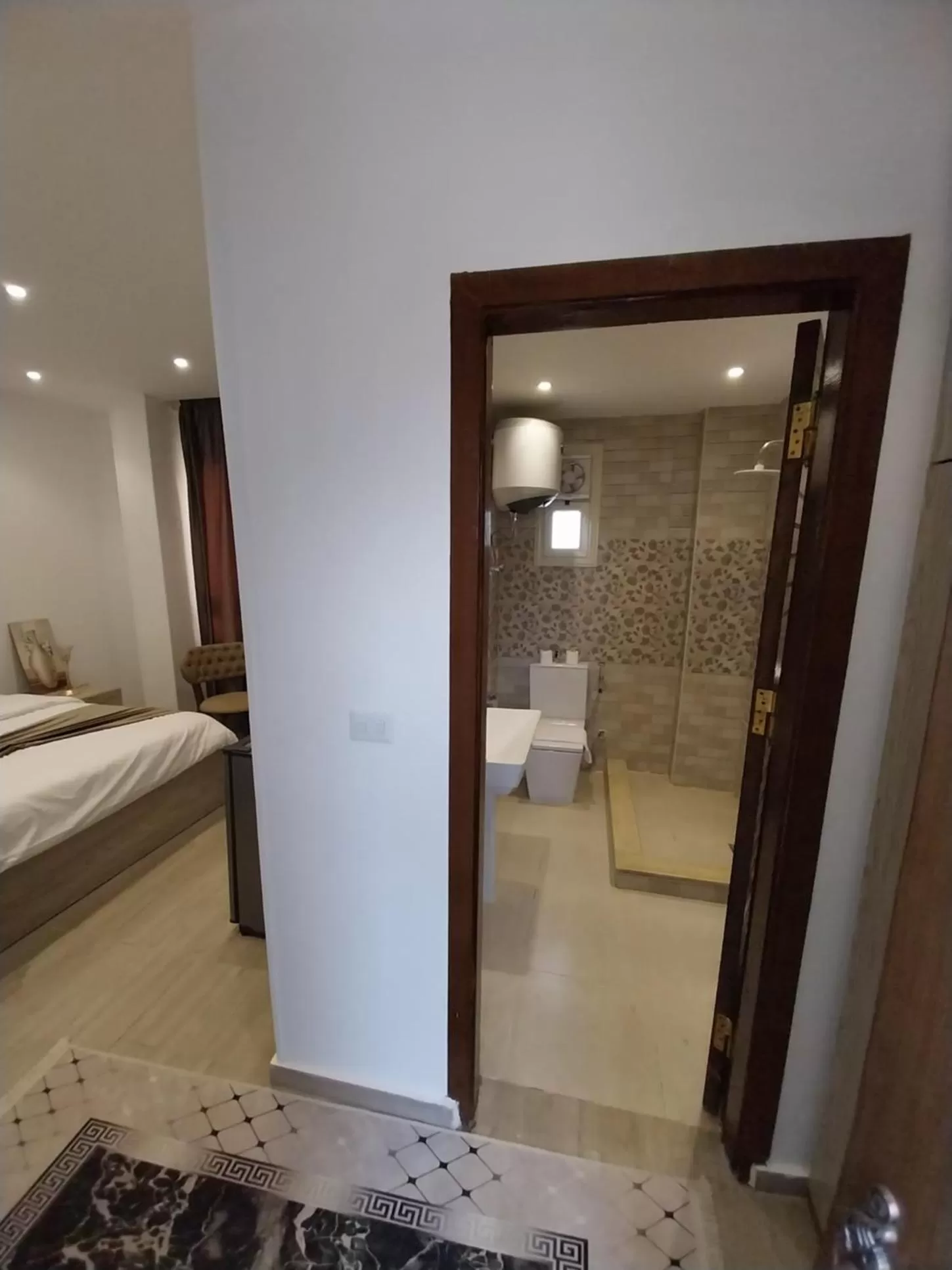 Shower, Bed in Eagles Pyramids View