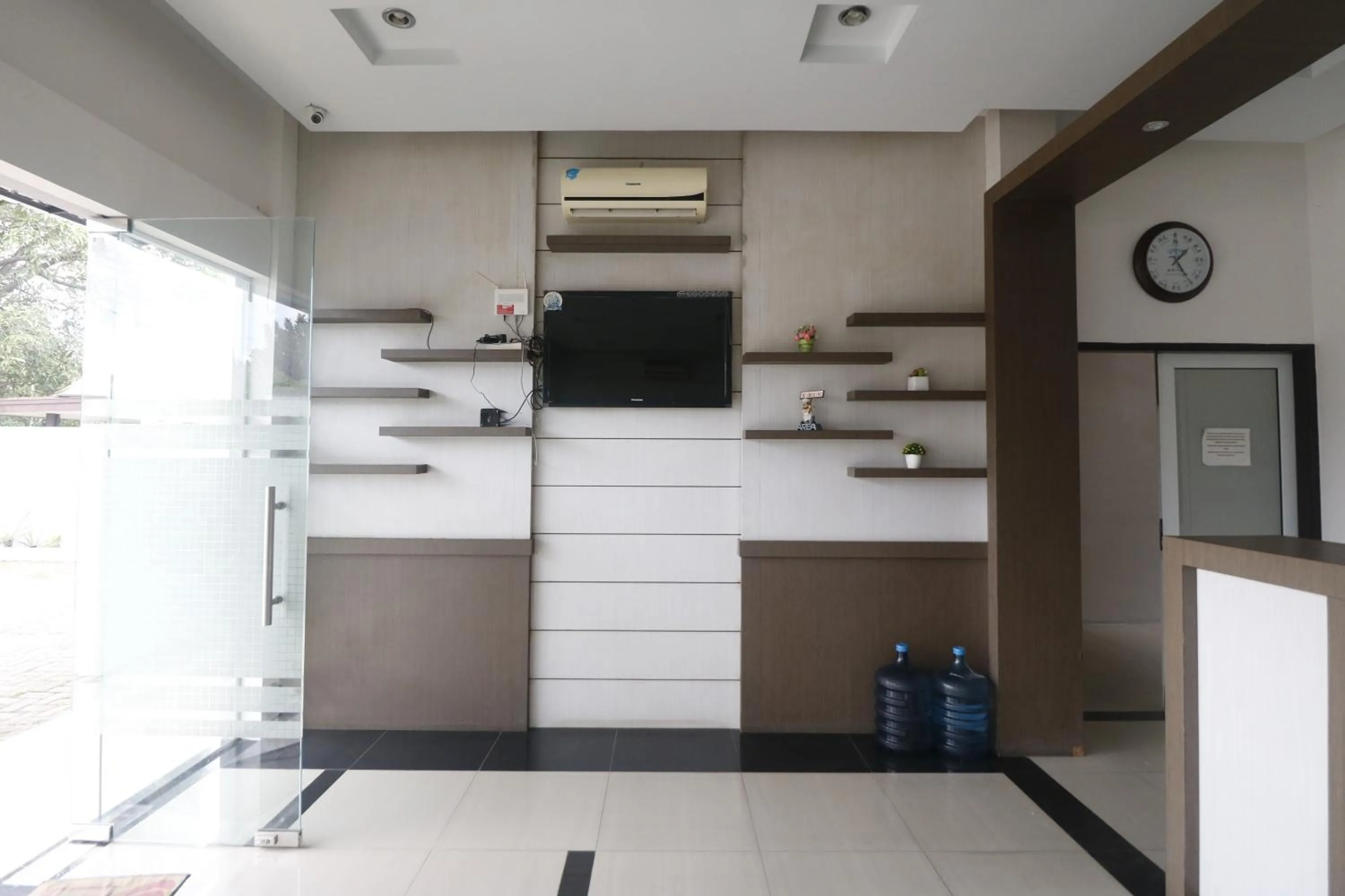 Lobby or reception in RedDoorz @ Jalan Krakatau Medan