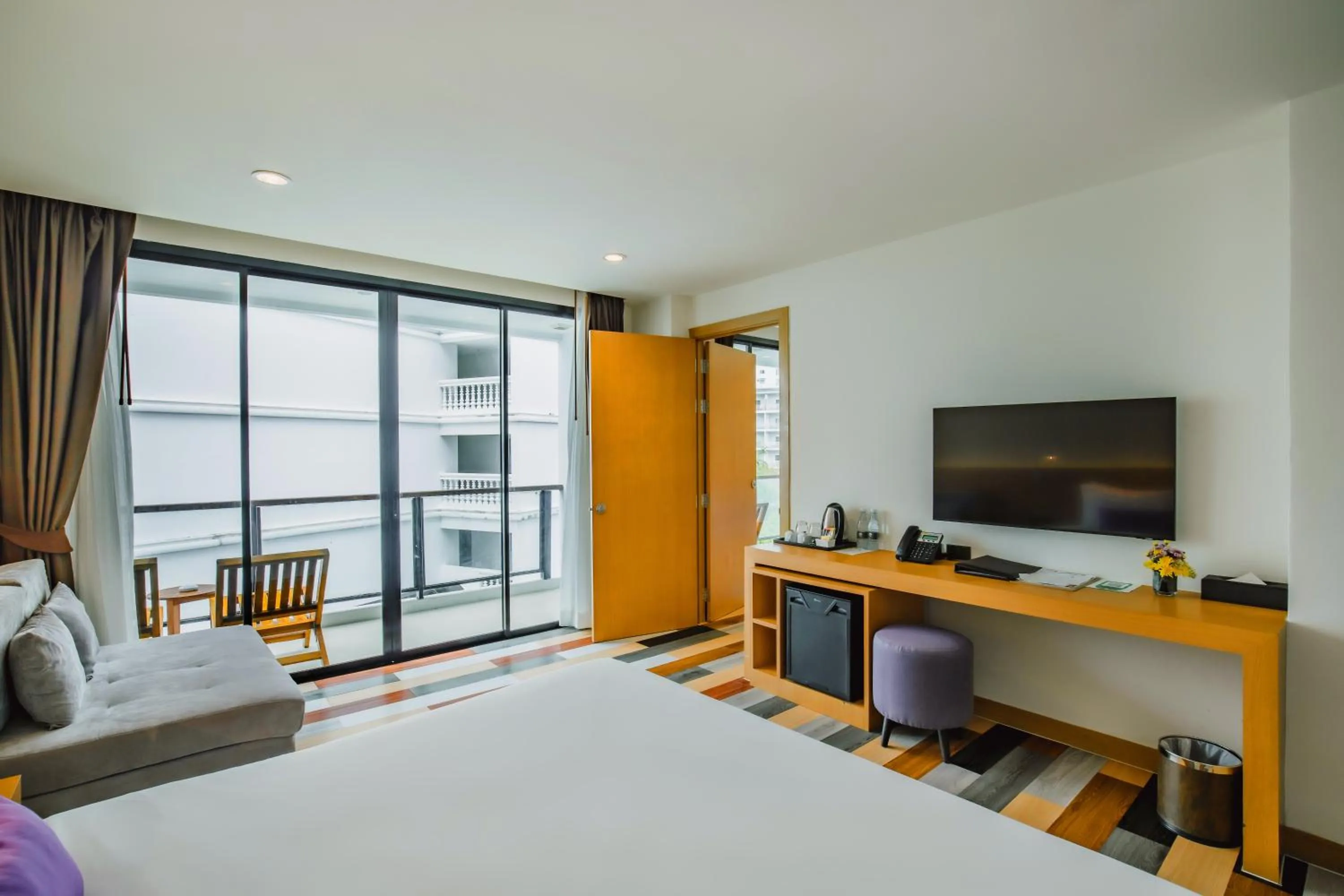 Seating area, Bed in The Lunar Patong