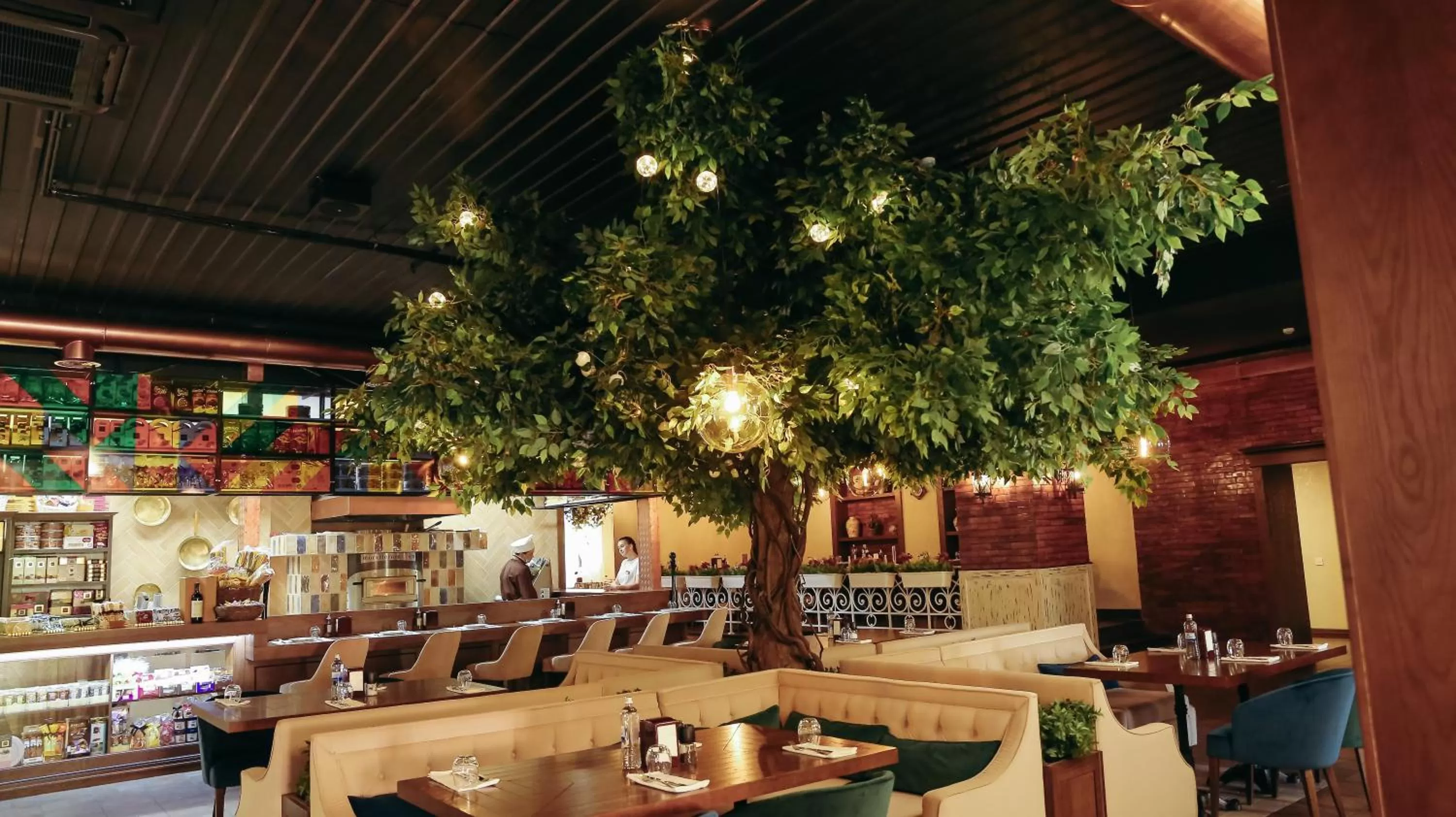 Restaurant/places to eat in 7 Boutique Hotel