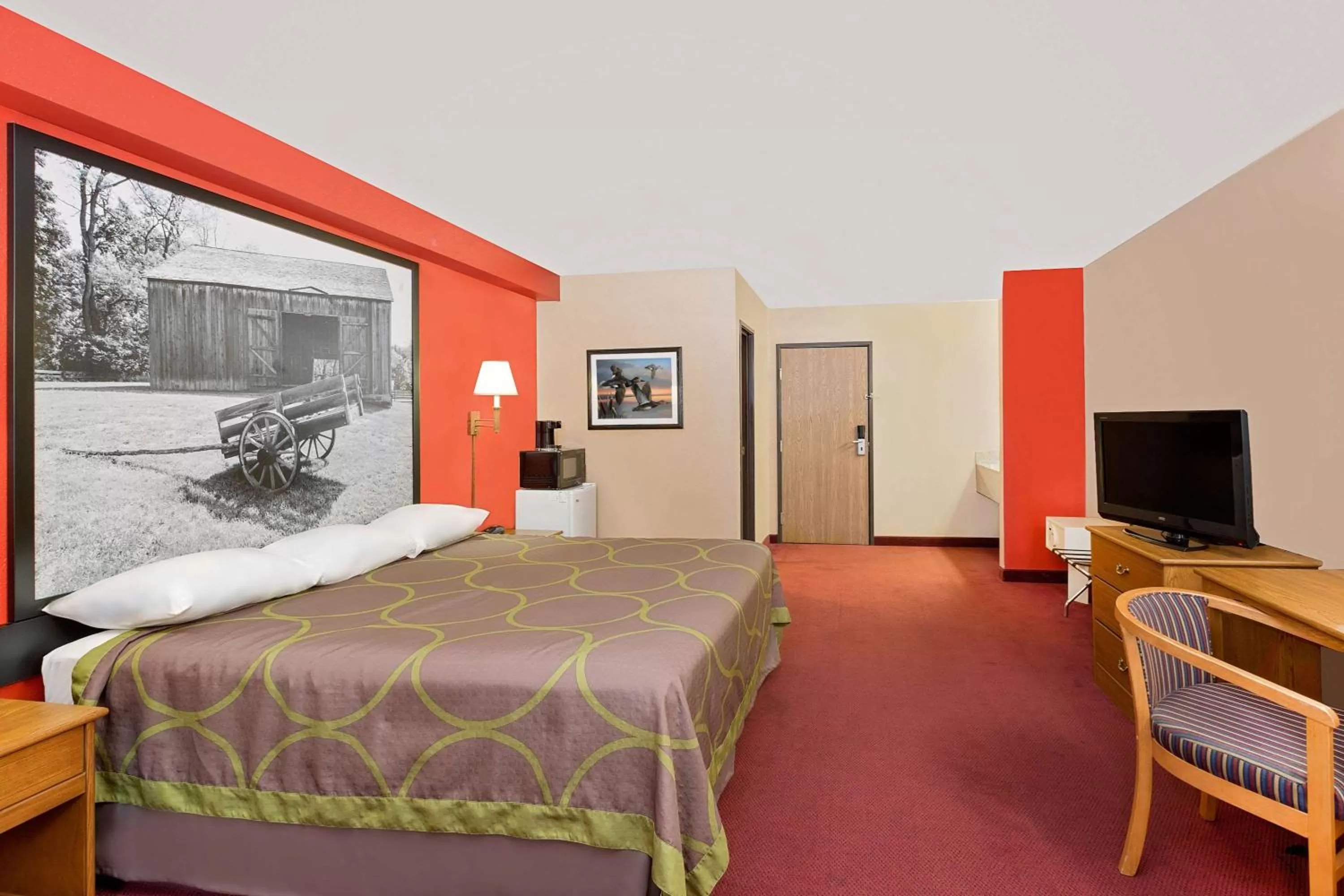 Photo of the whole room, Bed in Super 8 by Wyndham Mound City