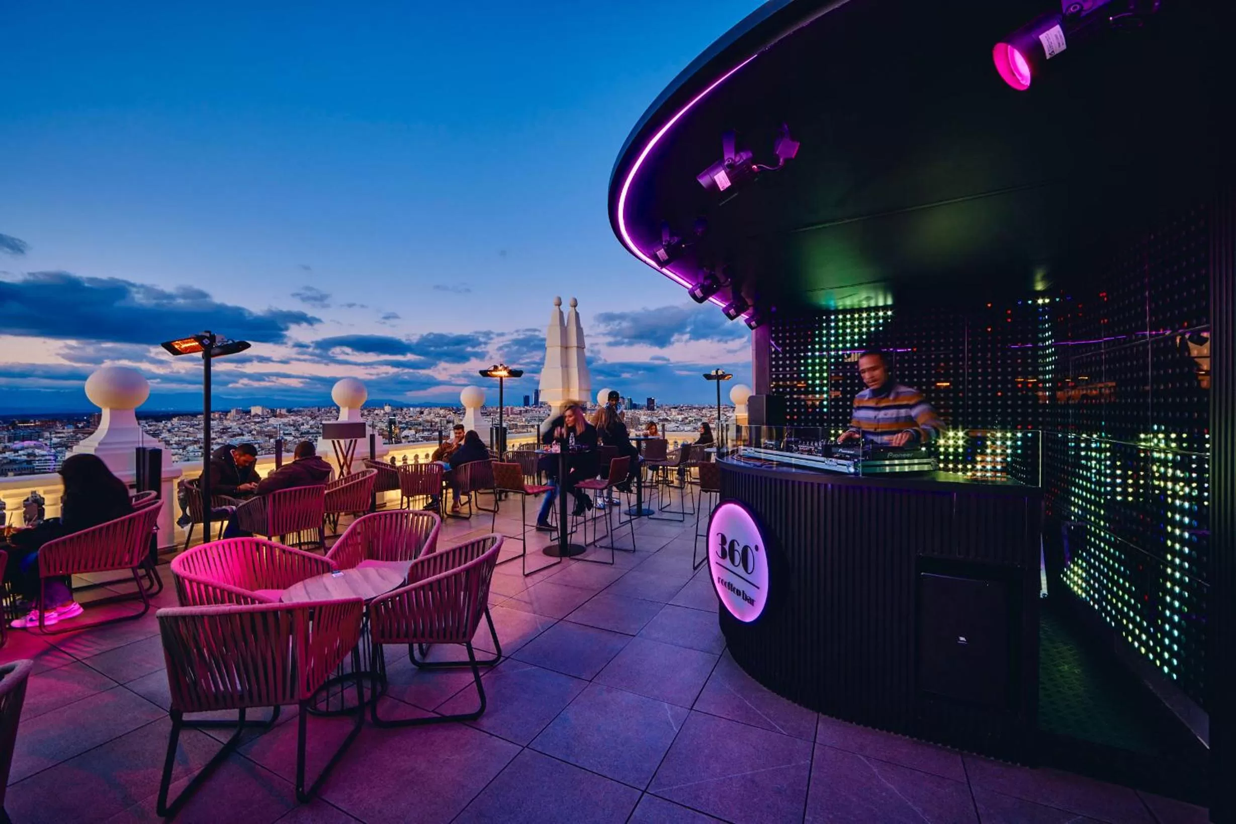 Lounge or bar in Riu Plaza España