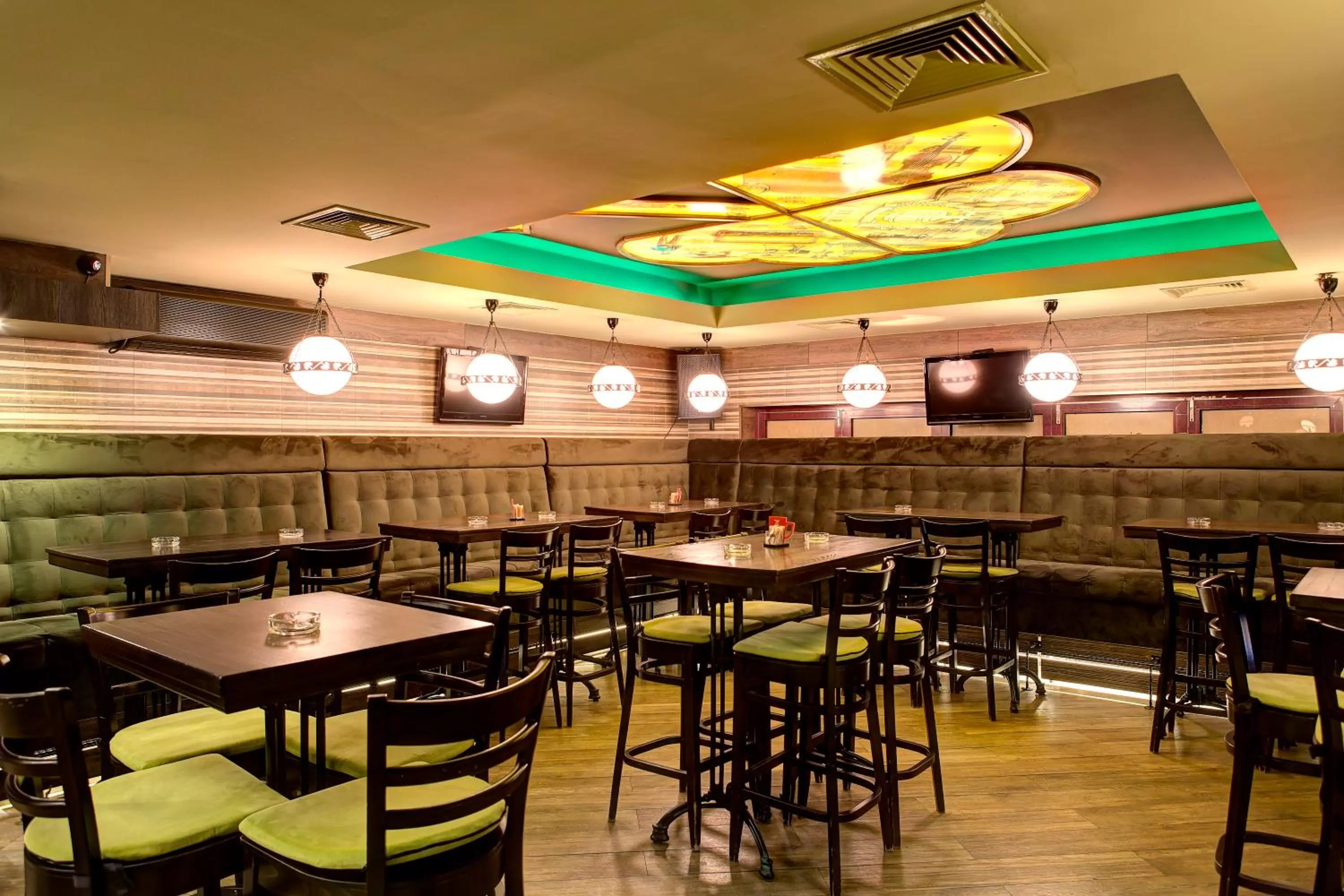 Restaurant/places to eat in Hotel Le Pont