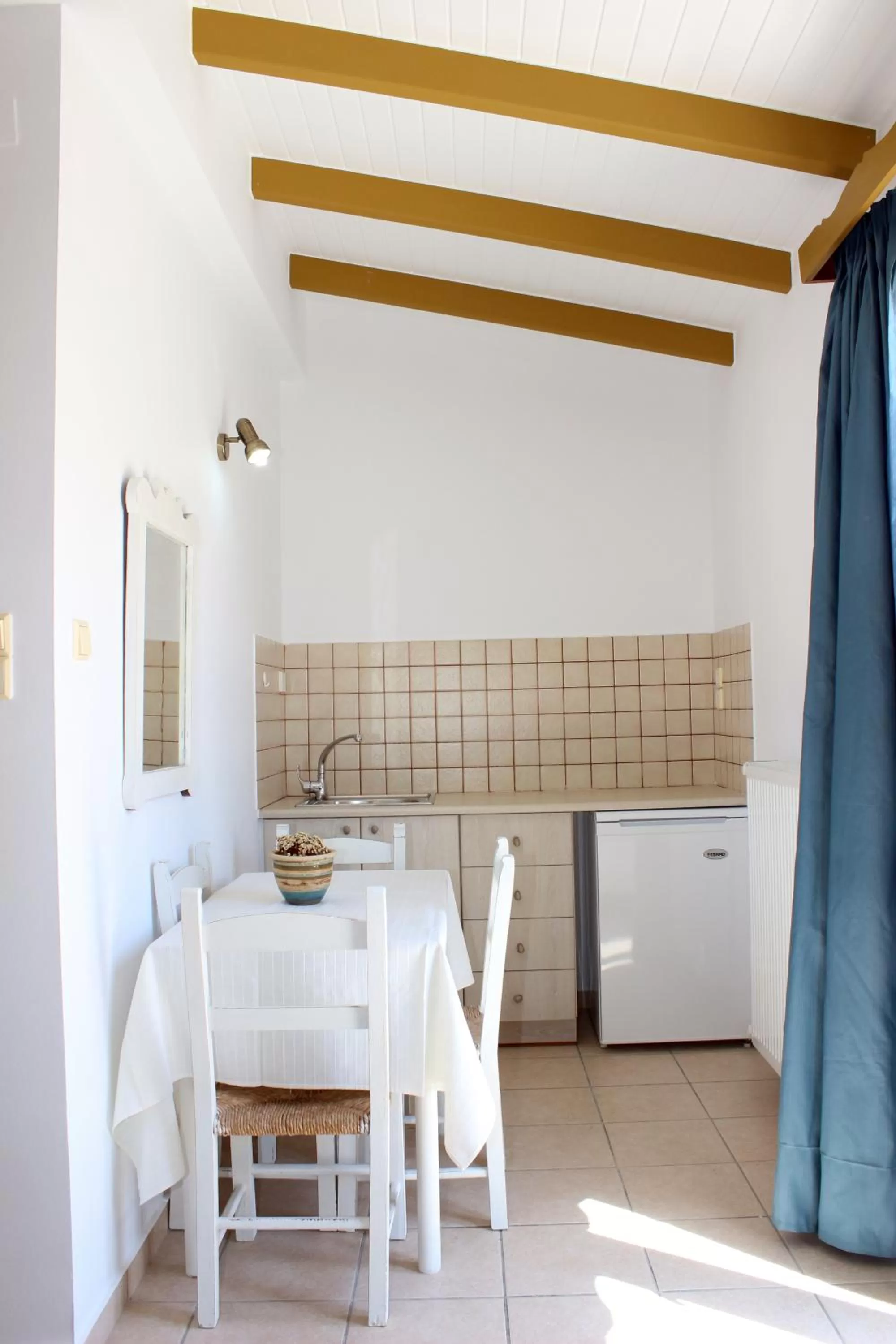 Dining area in Ikaros Art Hotel