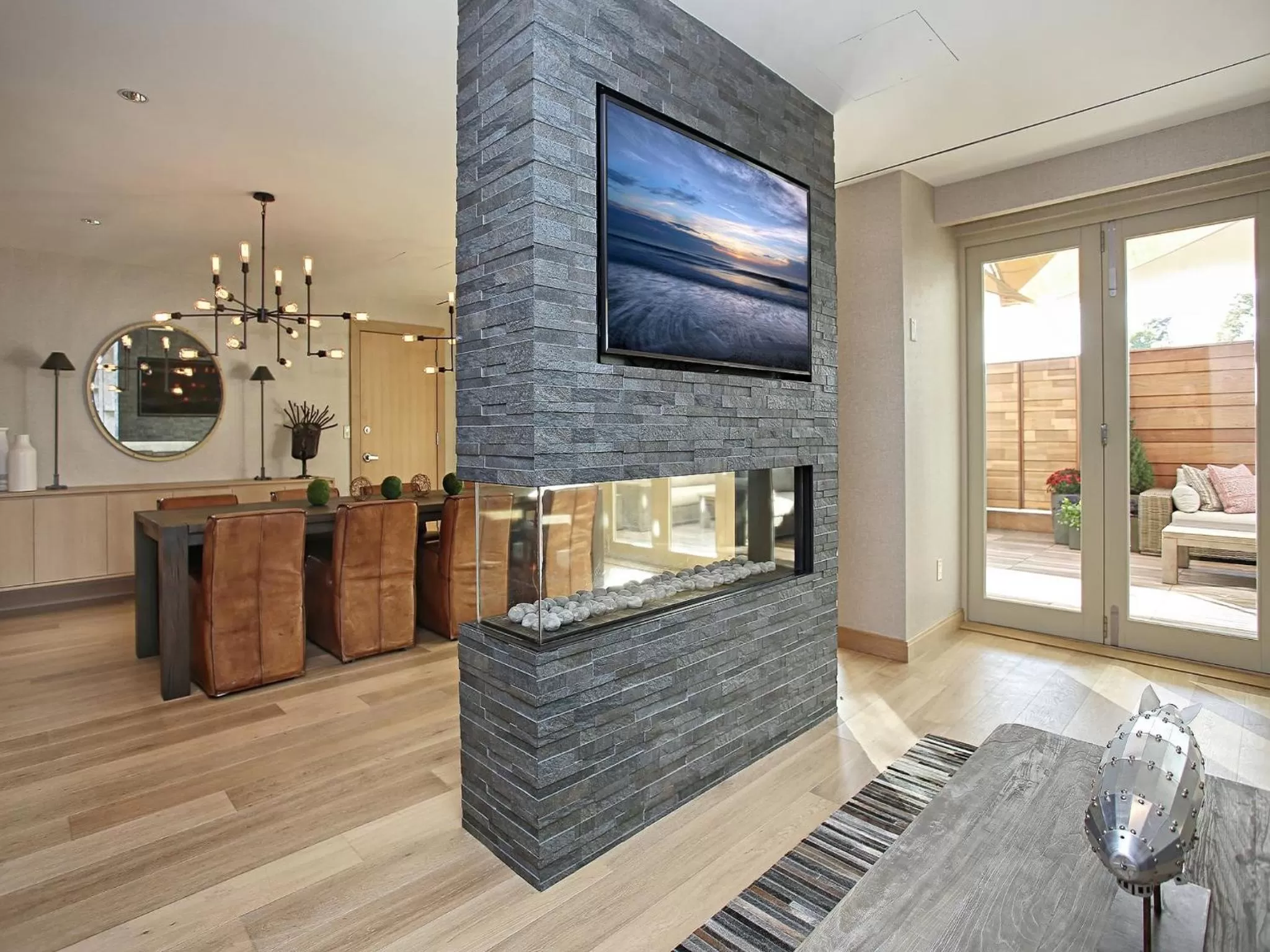 Dining area in The J House Greenwich Hotel