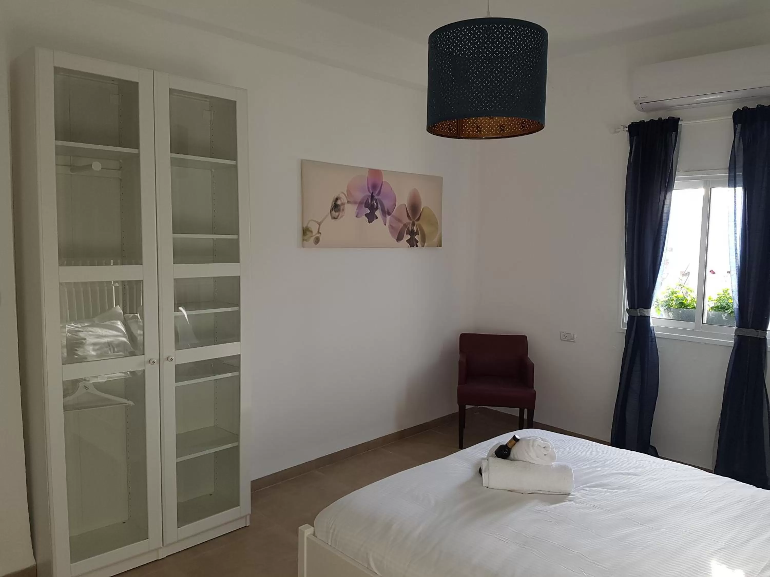 Bedroom, Bed in אבני החושן- Avnei Hoshen