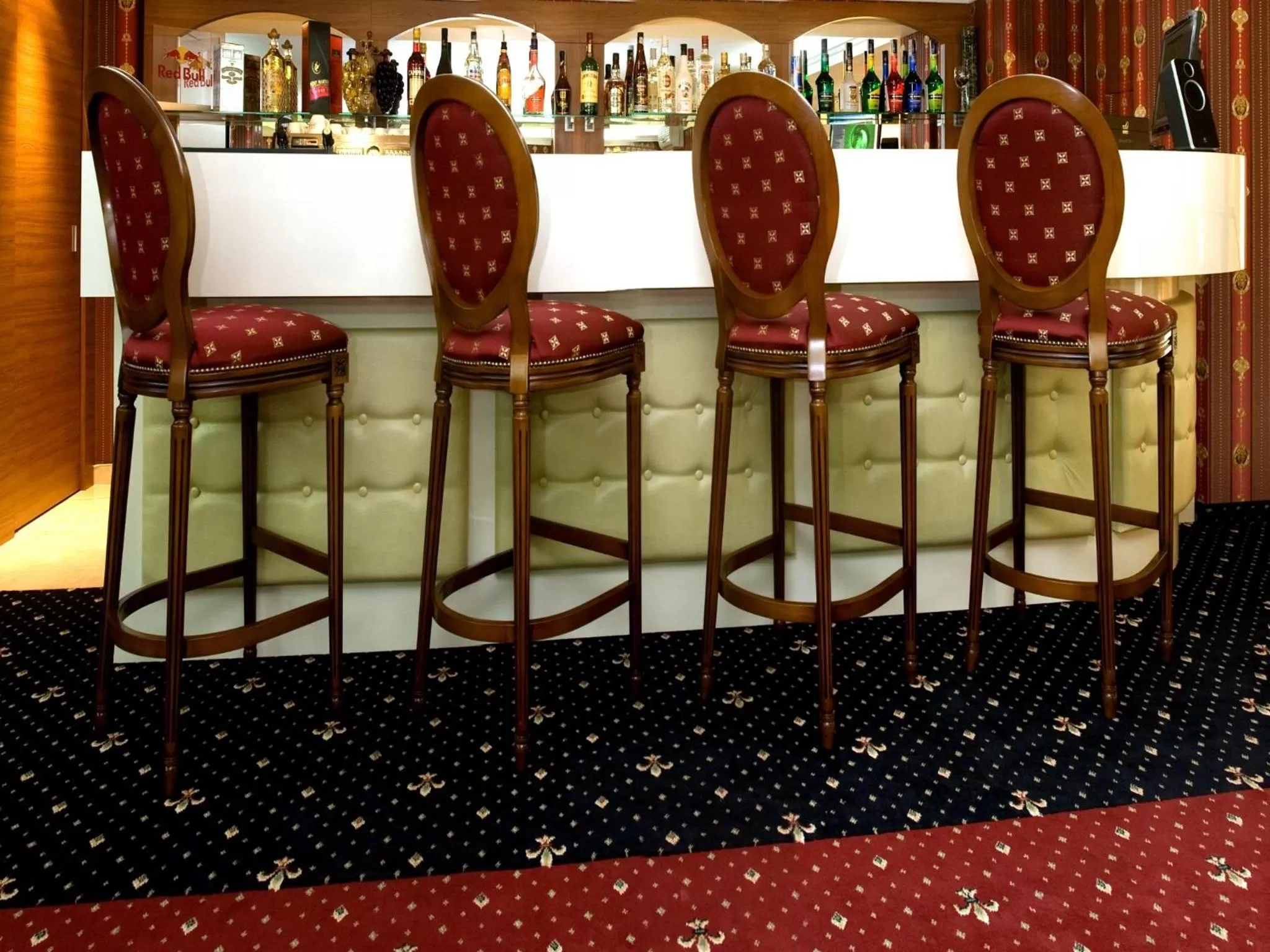 Coffee/tea facilities in Manhattan Hotel & Restaurant