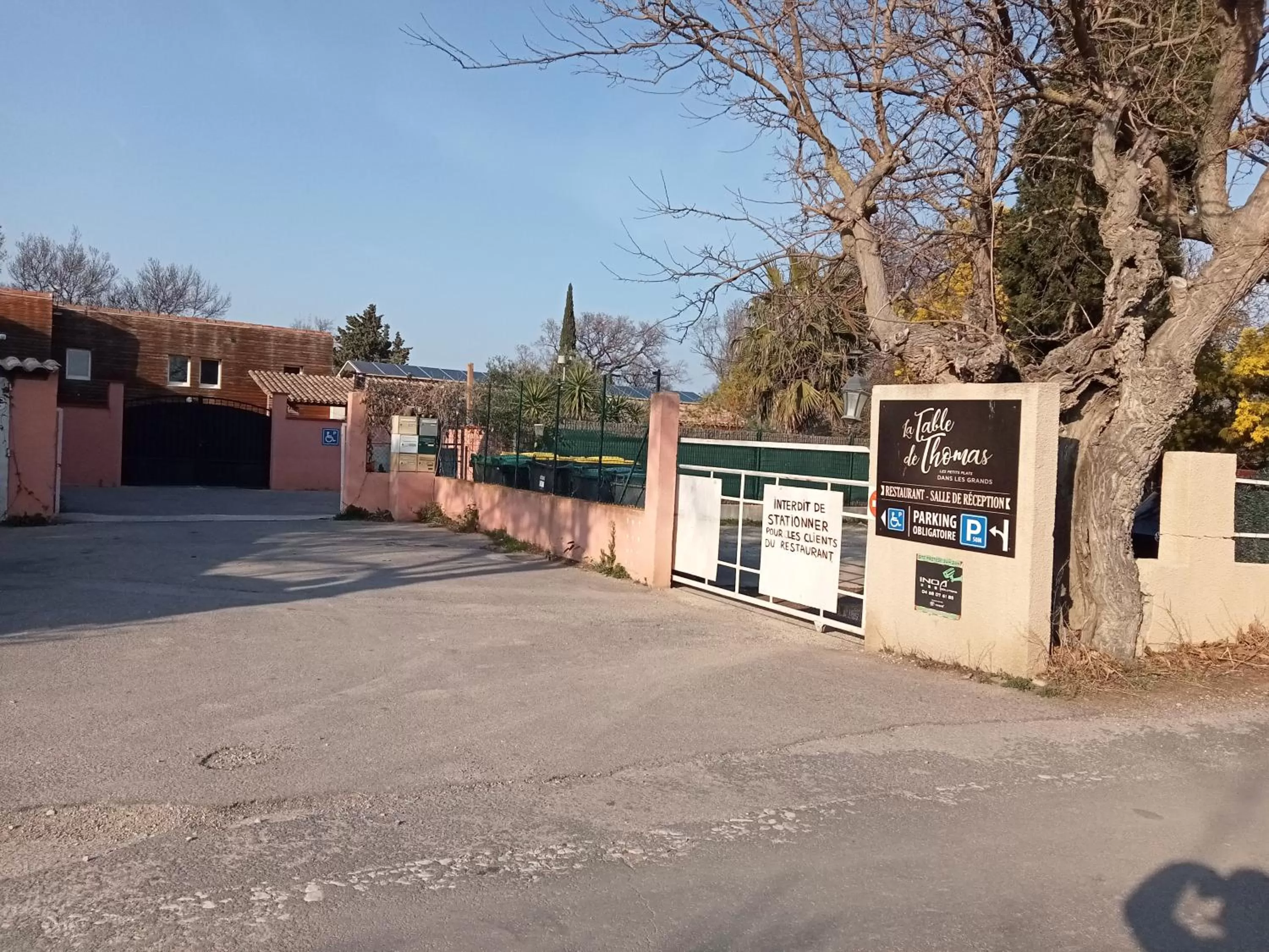 Restaurant/places to eat in Mas Palegry Suite avec vue sur jardin