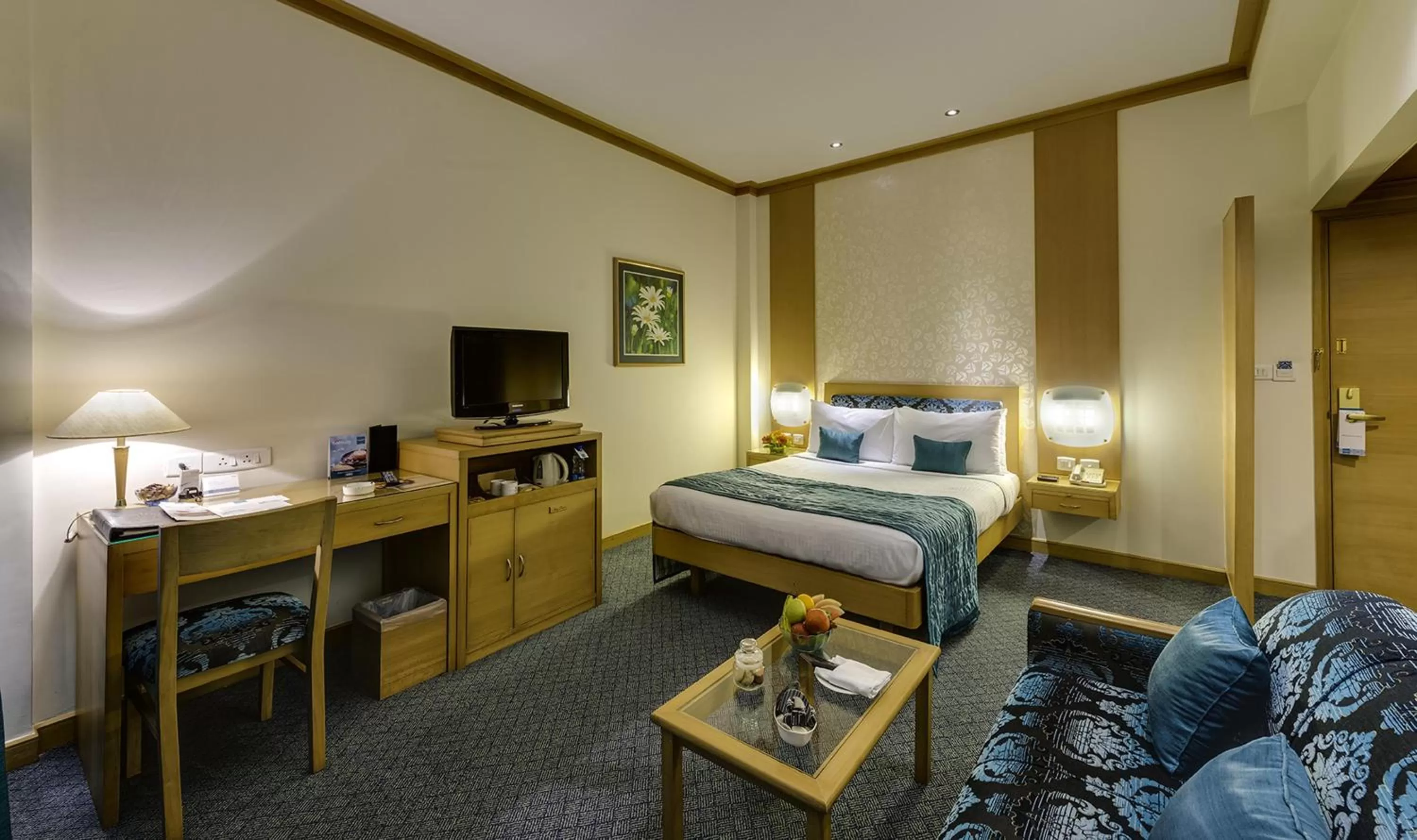 Photo of the whole room, Bed in Kenilworth Hotel, Kolkata