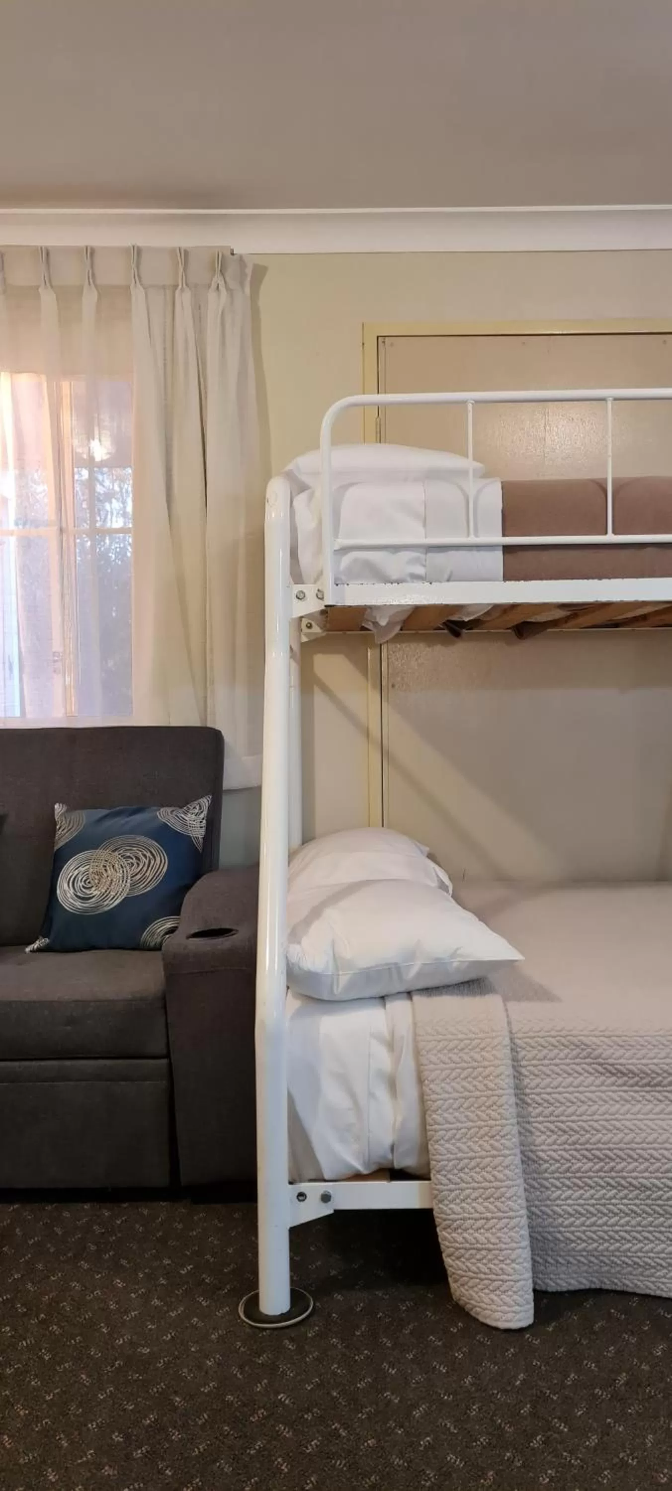 Seating area, Bed in Golf Links Motel