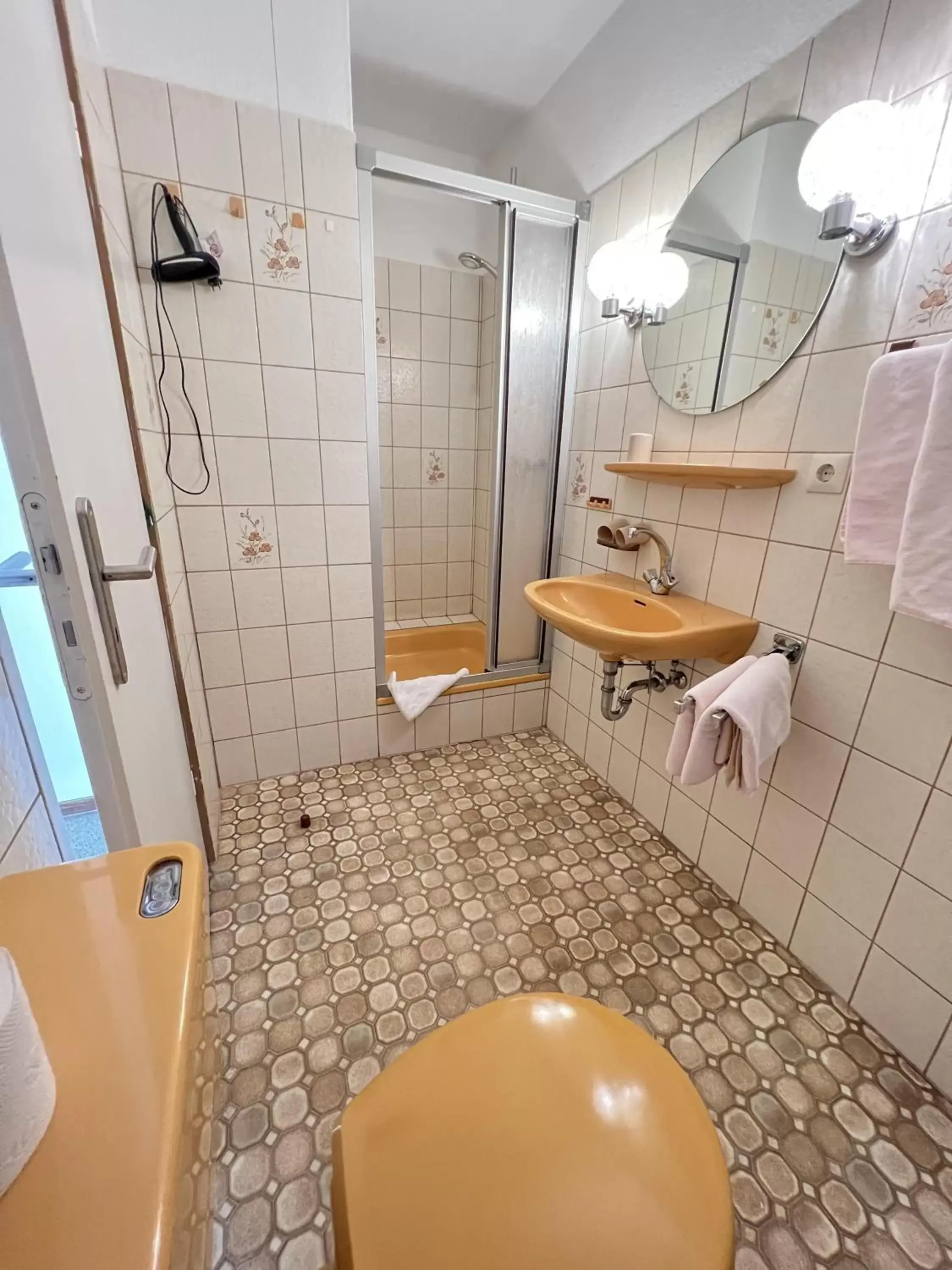 Economy Triple Room in Hotel Pension Petra Economy Triple Room in Hotel Pension Petra