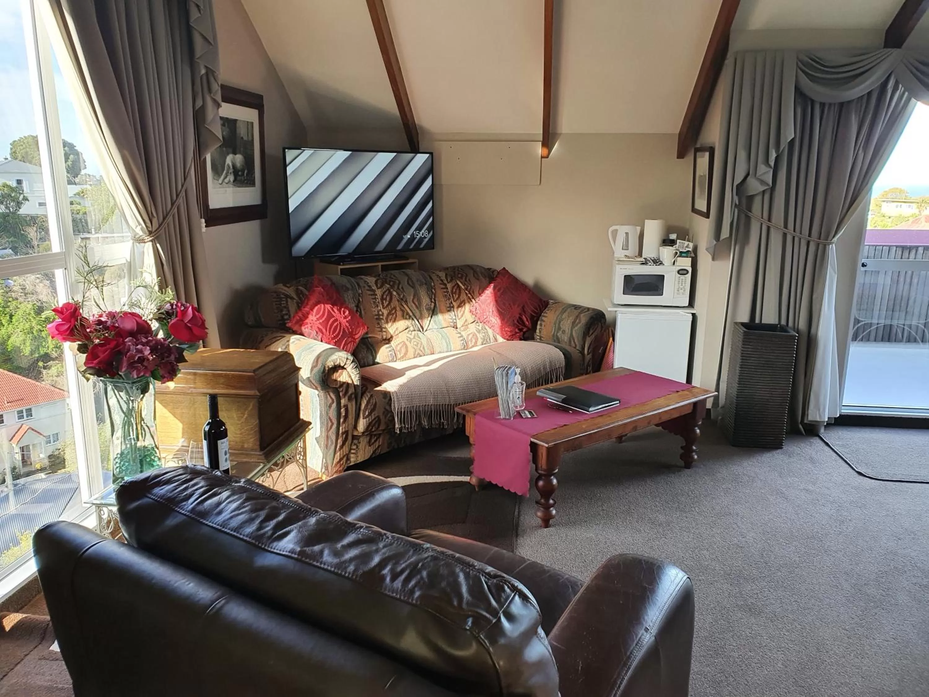 TV and multimedia, Seating Area in MnM's BnB