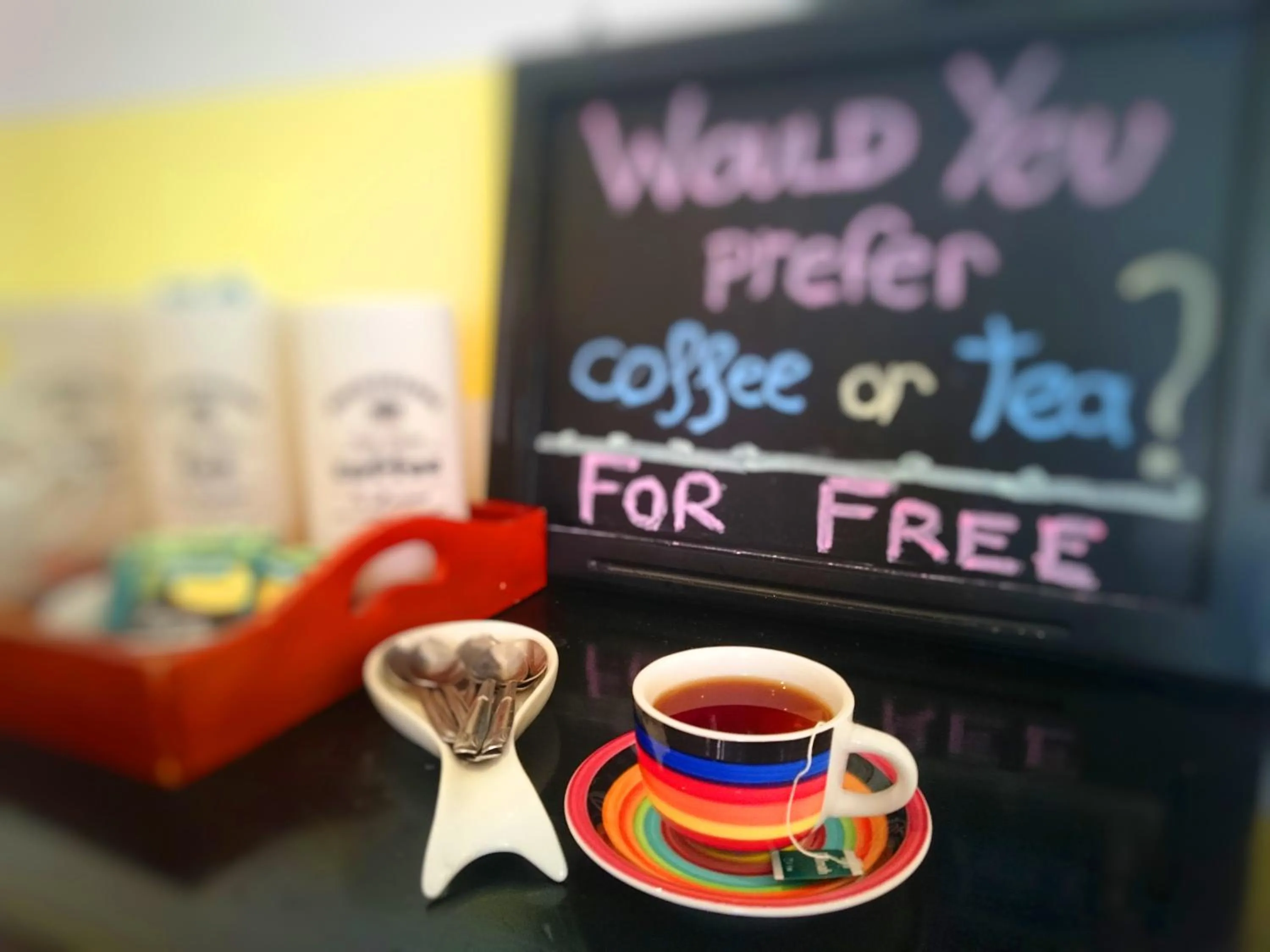 Communal lounge/ TV room in Clock Inn Colombo