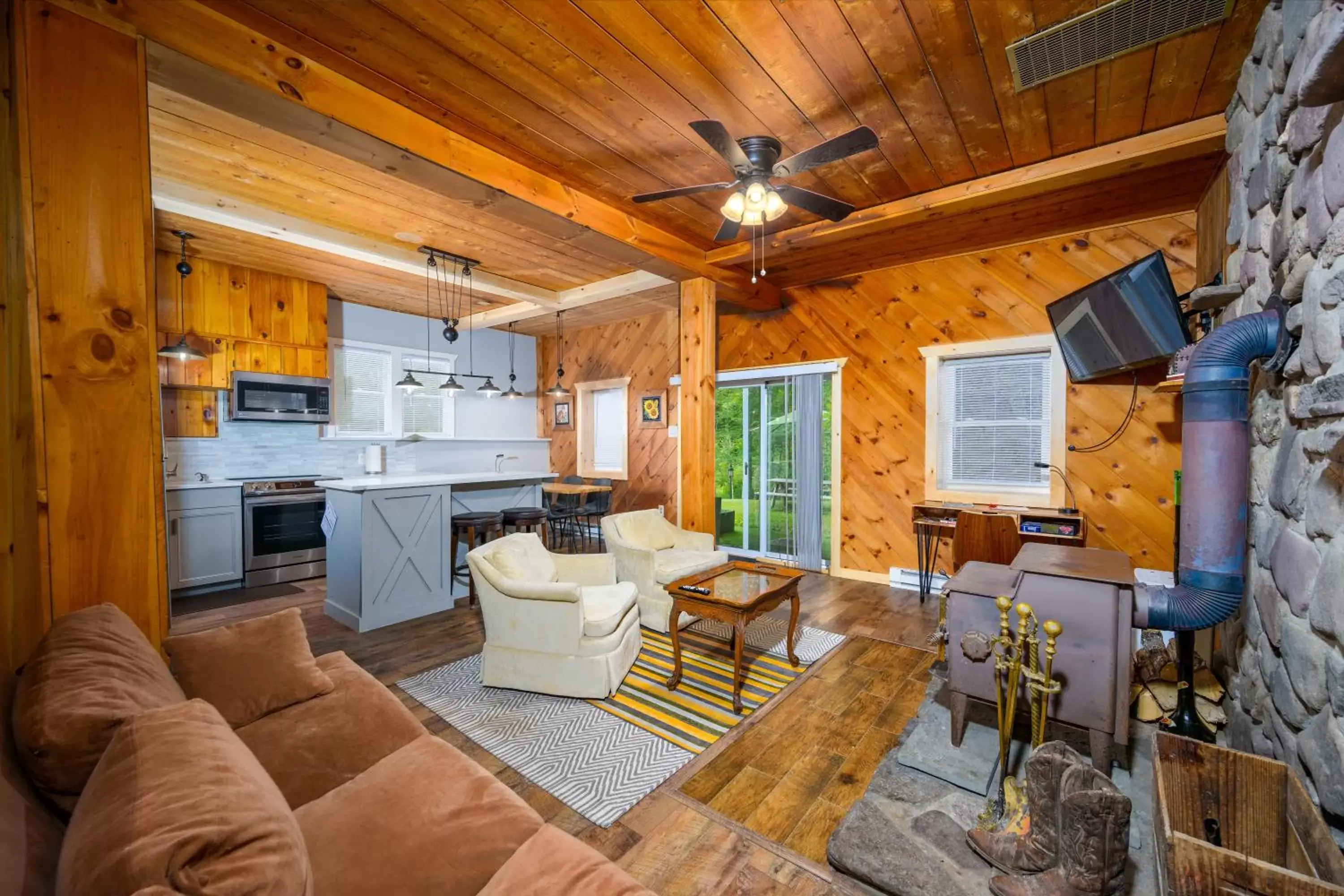 Two-Bedroom Cottage in Mountain Treasure Bed and Breakfast Two-Bedroom Cottage in Mountain Treasure Bed and Breakfast