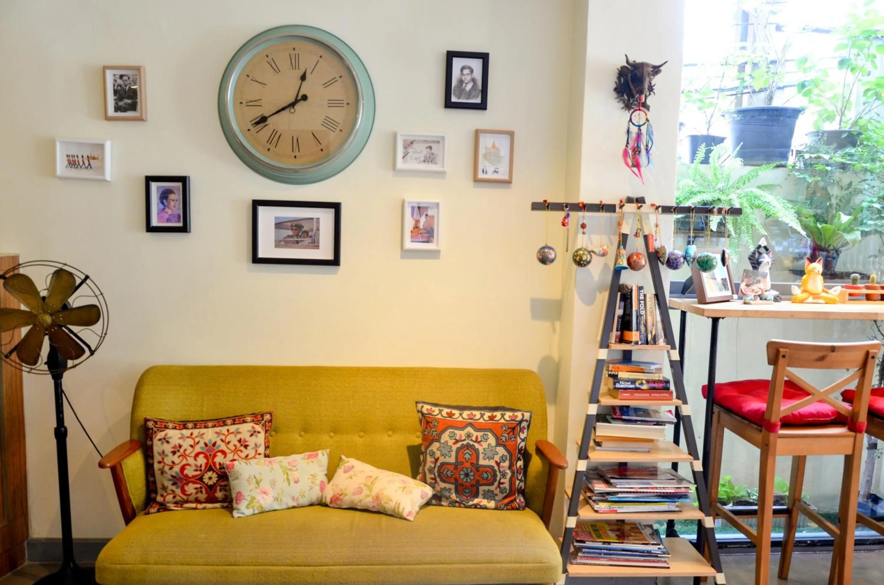 Communal lounge/ TV room in Good Day Hostel