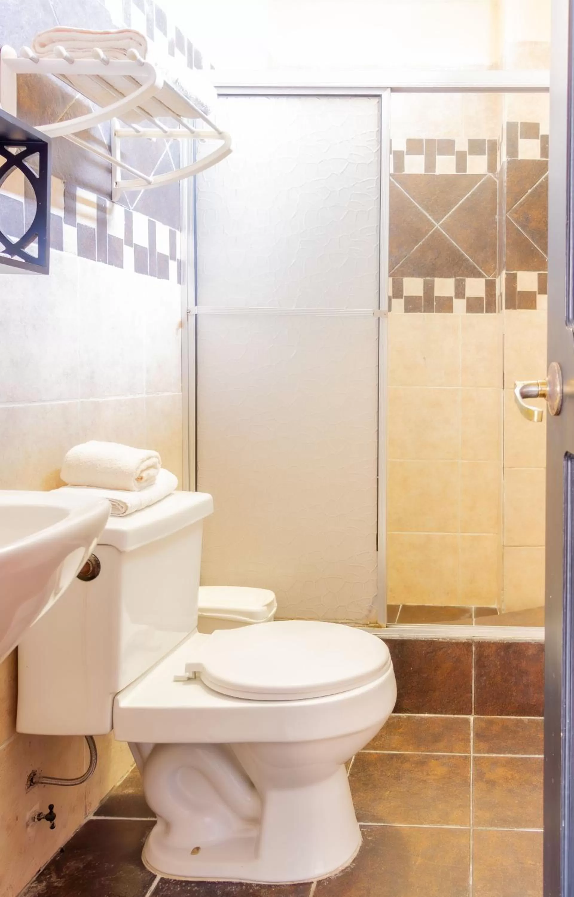 Toilet in Hostal Antares