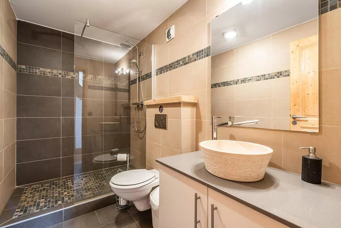 Bathroom in Eden Hotel, Apartments and Chalet Chamonix Les Praz