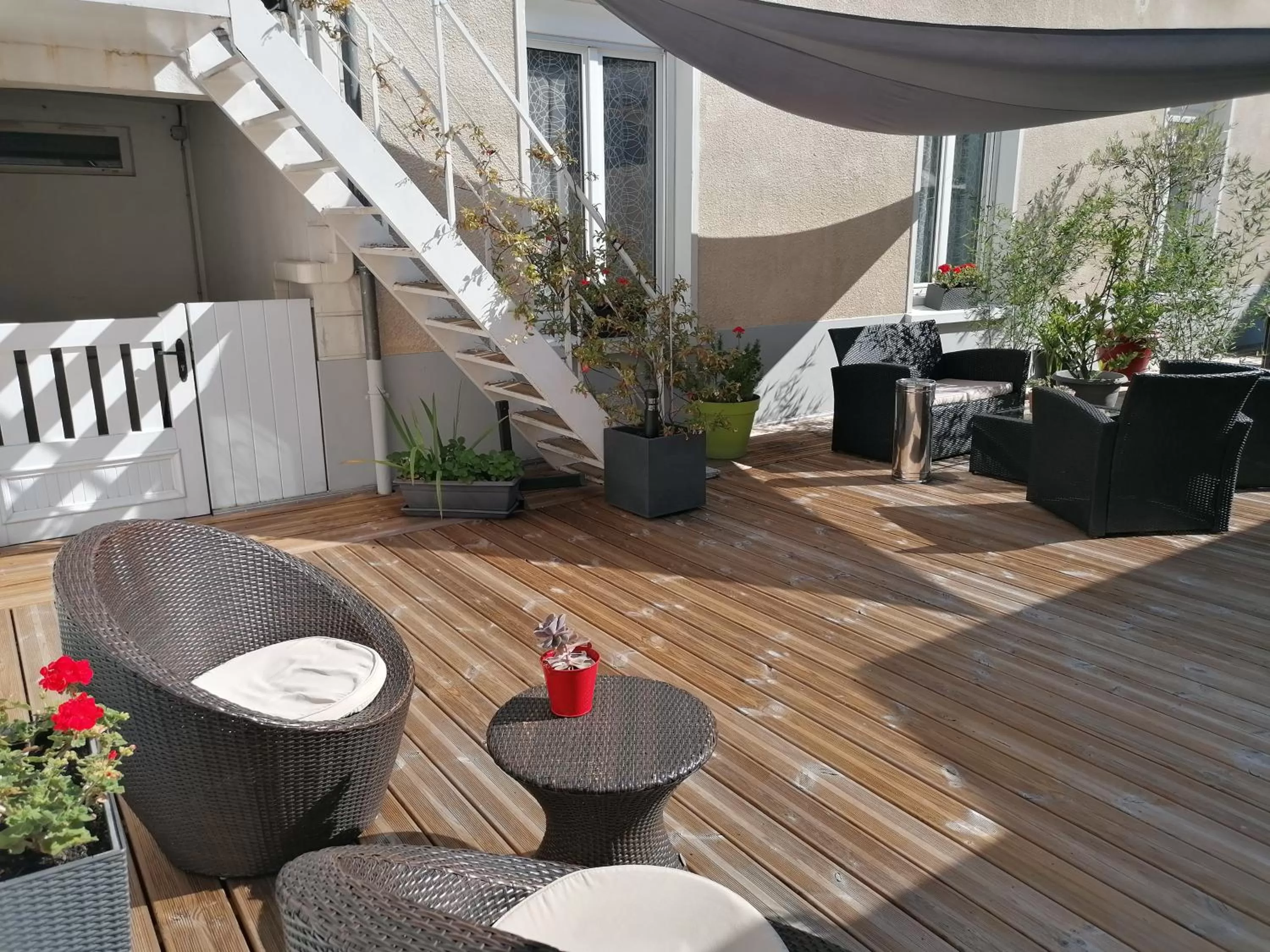 Patio in Logis Hotel - Le Charleston