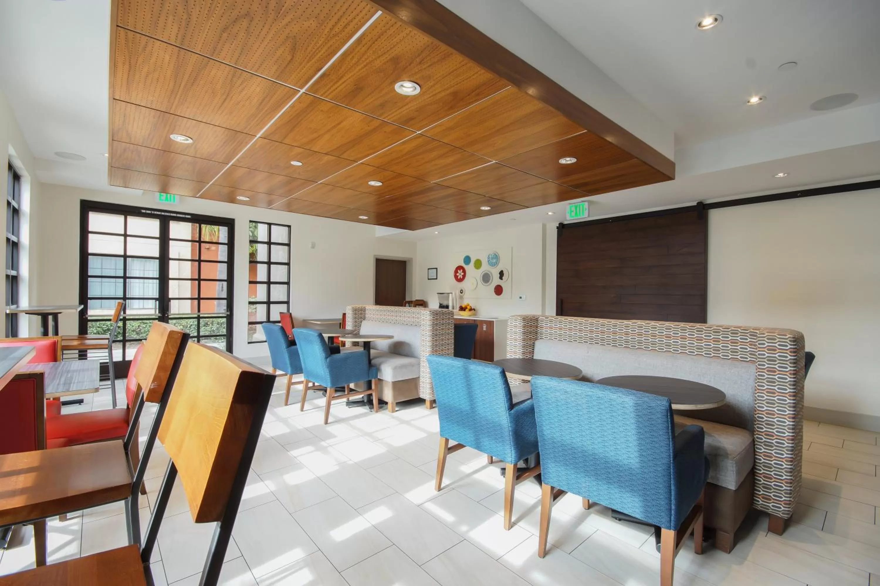 Restaurant/places to eat in Holiday Inn Express Mira Mesa San Diego by IHG