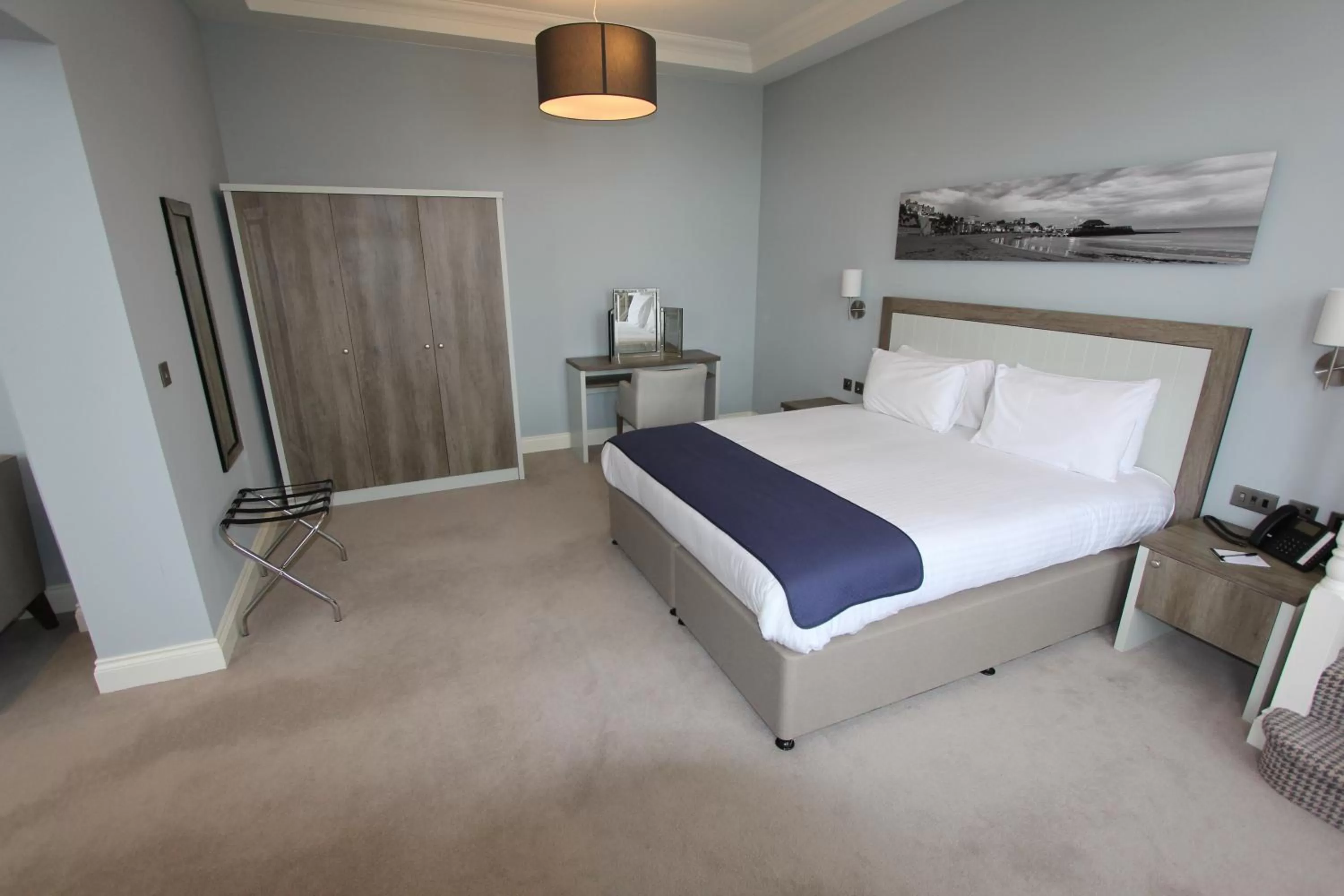 Bedroom, Bed in Yarrow Hotel