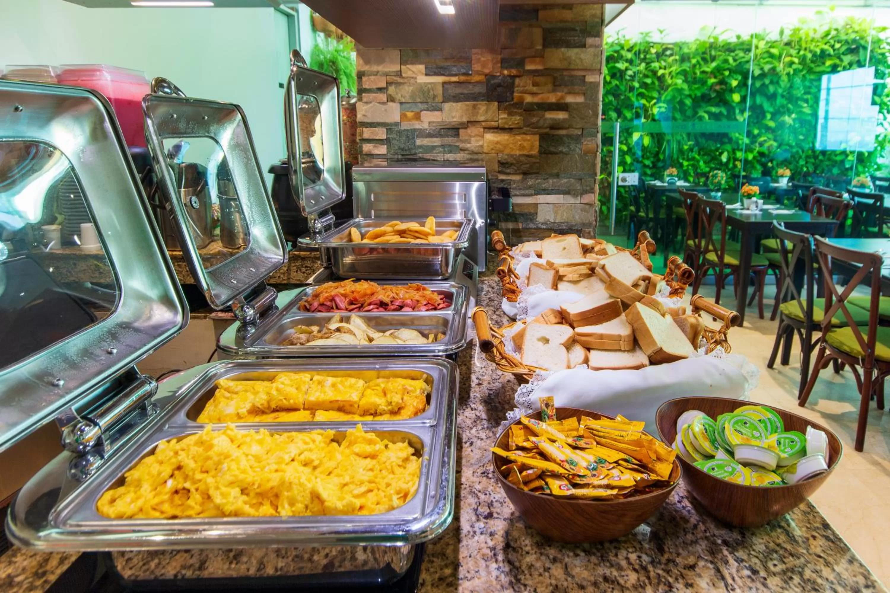 Food and drinks in Hotel Aixo Suites By GEH Suites