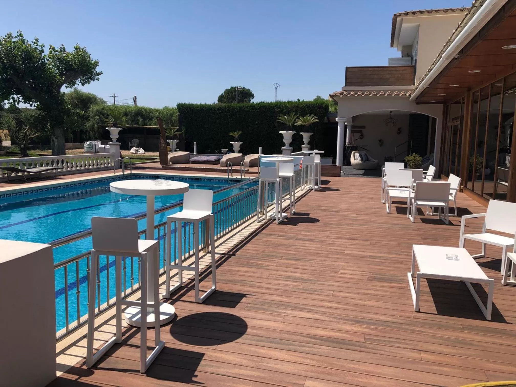 Patio in Hotel & Restaurant Figueres Parc
