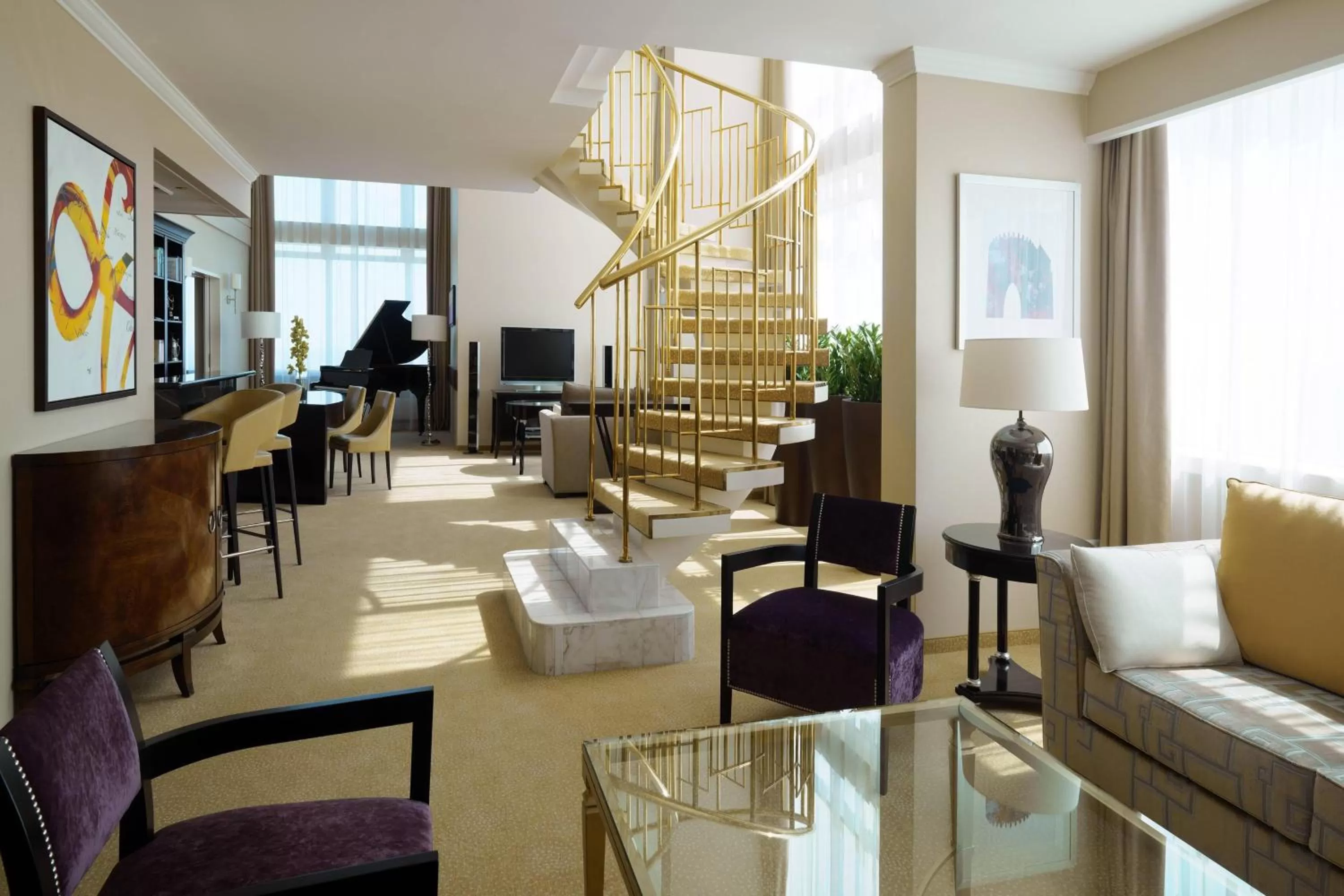 Living room in Warsaw Marriott Hotel