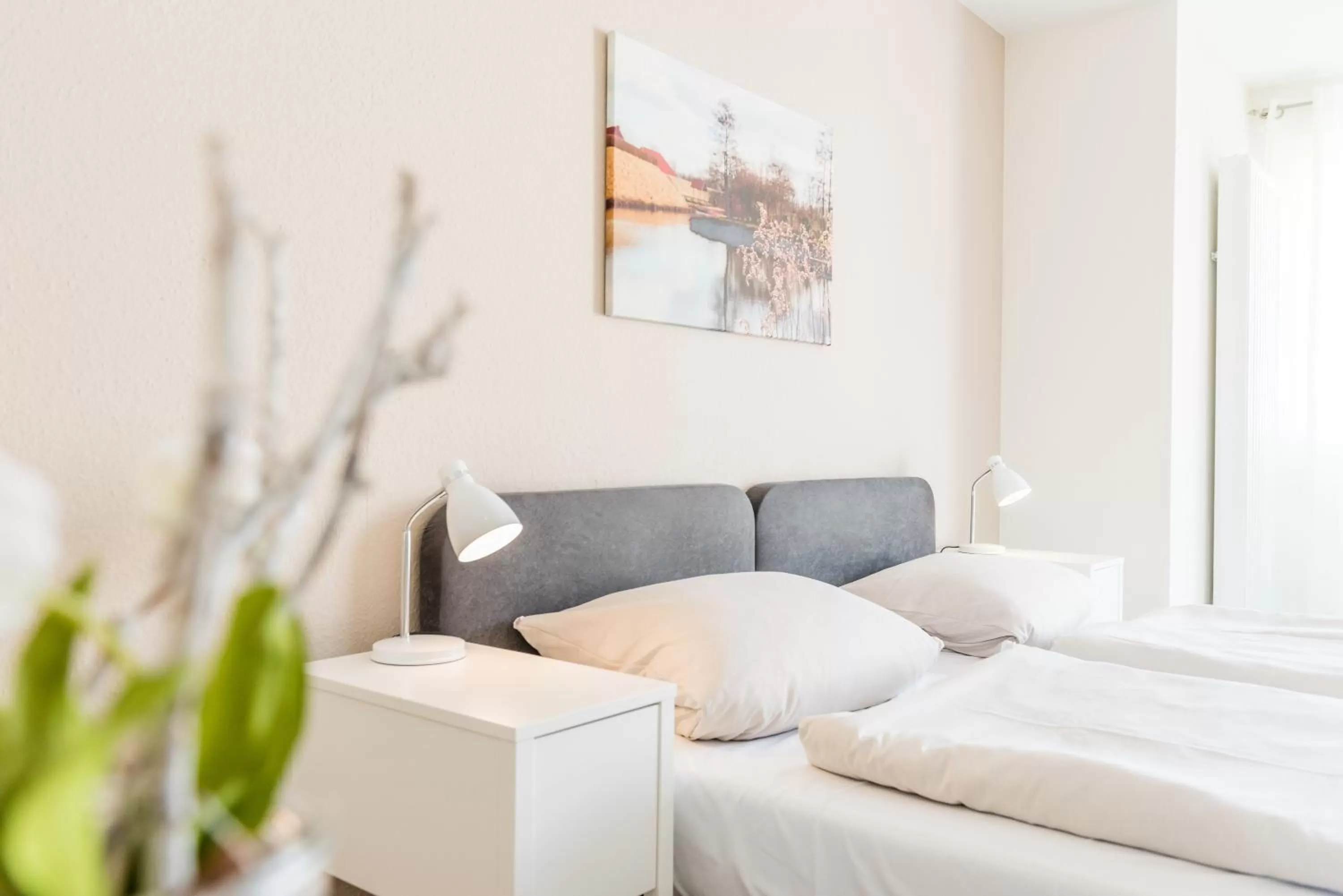 Photo of the whole room, Bed in Schäfers Hotel, Self-Check-in, Cafe und Bäcker am Hotel