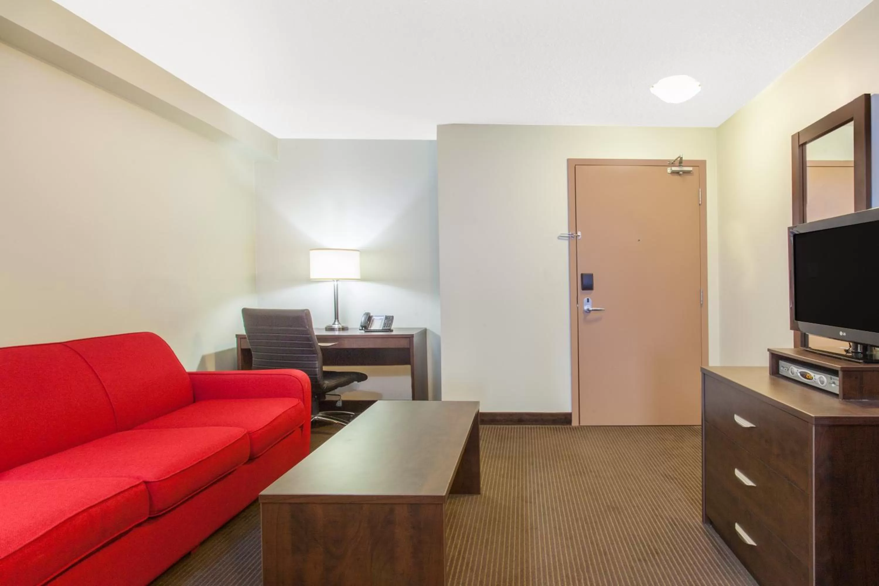 Living room in Super 8 by Wyndham Red Lake ON