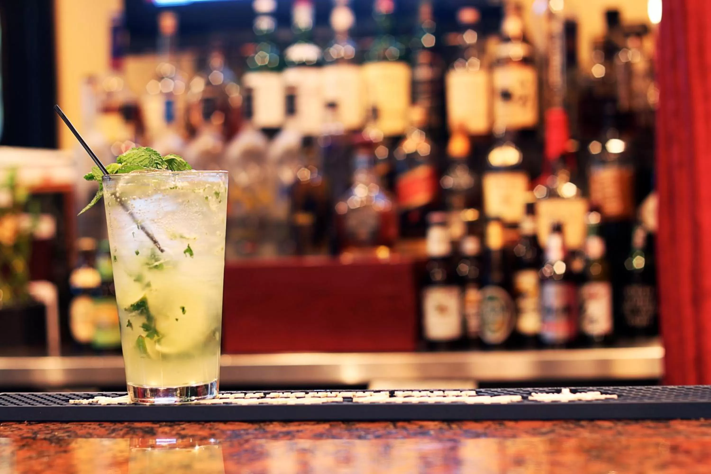 Lounge or bar in The Mutiny Luxury Suites Hotel