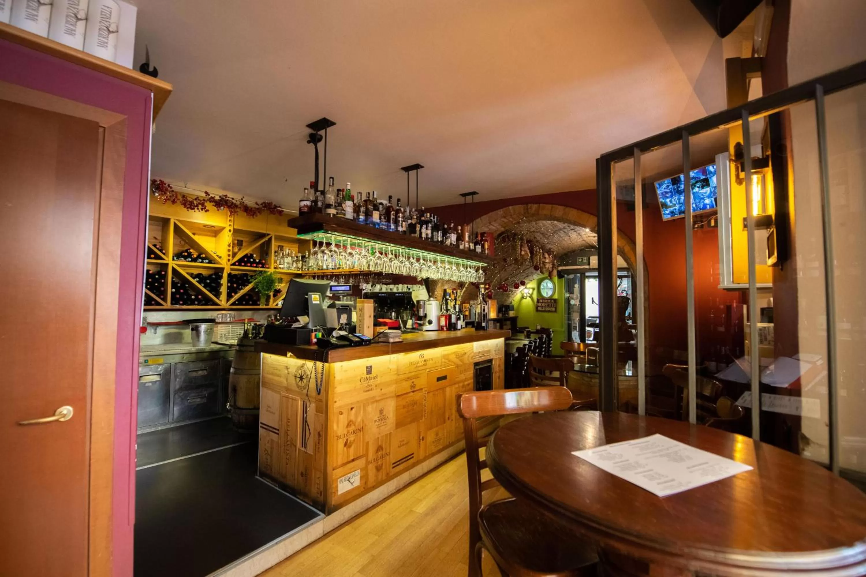 Restaurant/places to eat in Alessi Hotel Trattoria