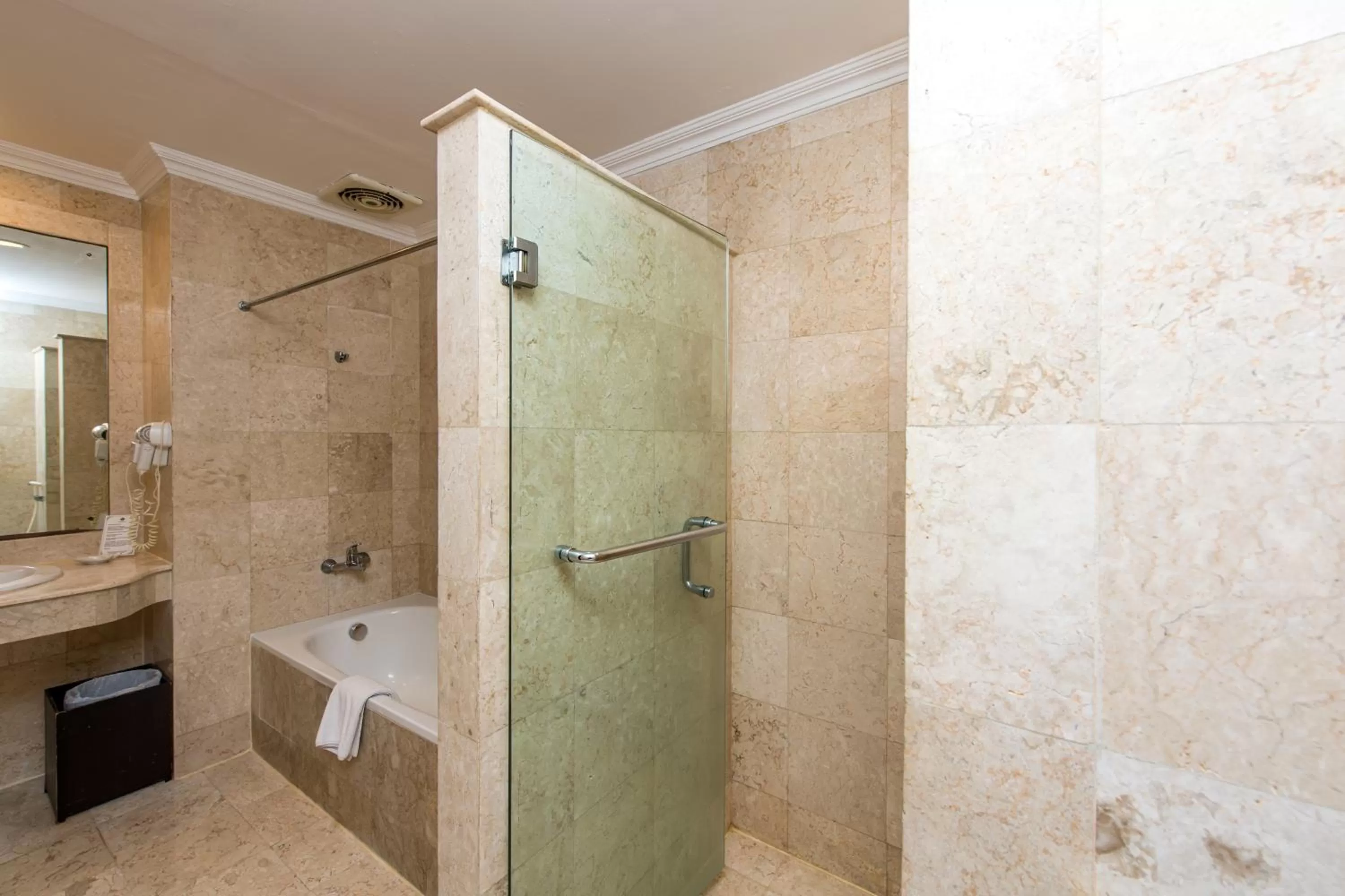 Shower in Hotel Kumala Pantai