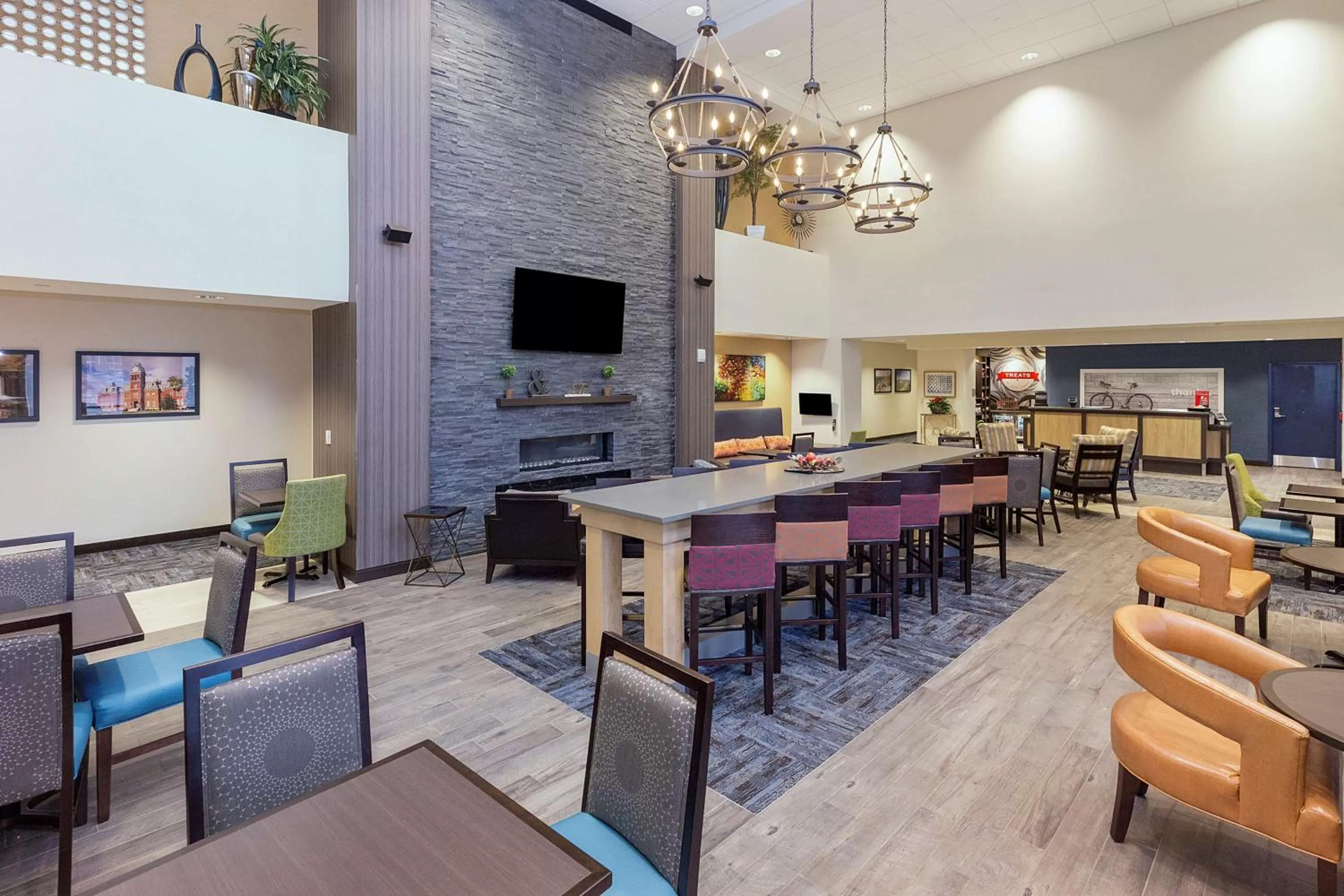 Lobby or reception in Hampton Inn & Suites Morgantown / University Town Centre