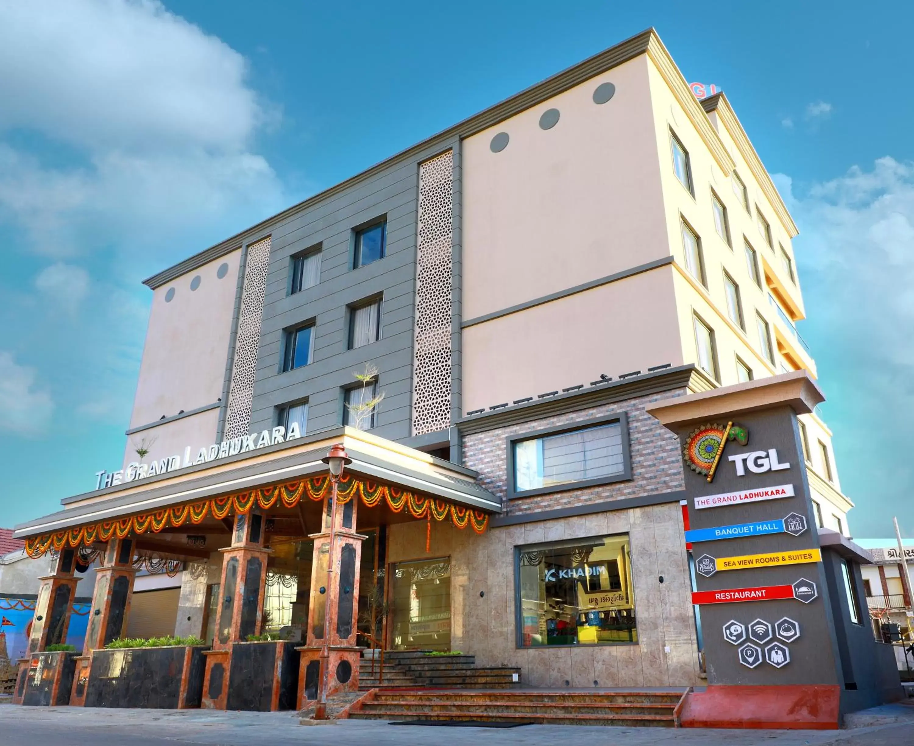 HOTEL THE GRANDLADHUKARA HOTEL THE GRANDLADHUKARA