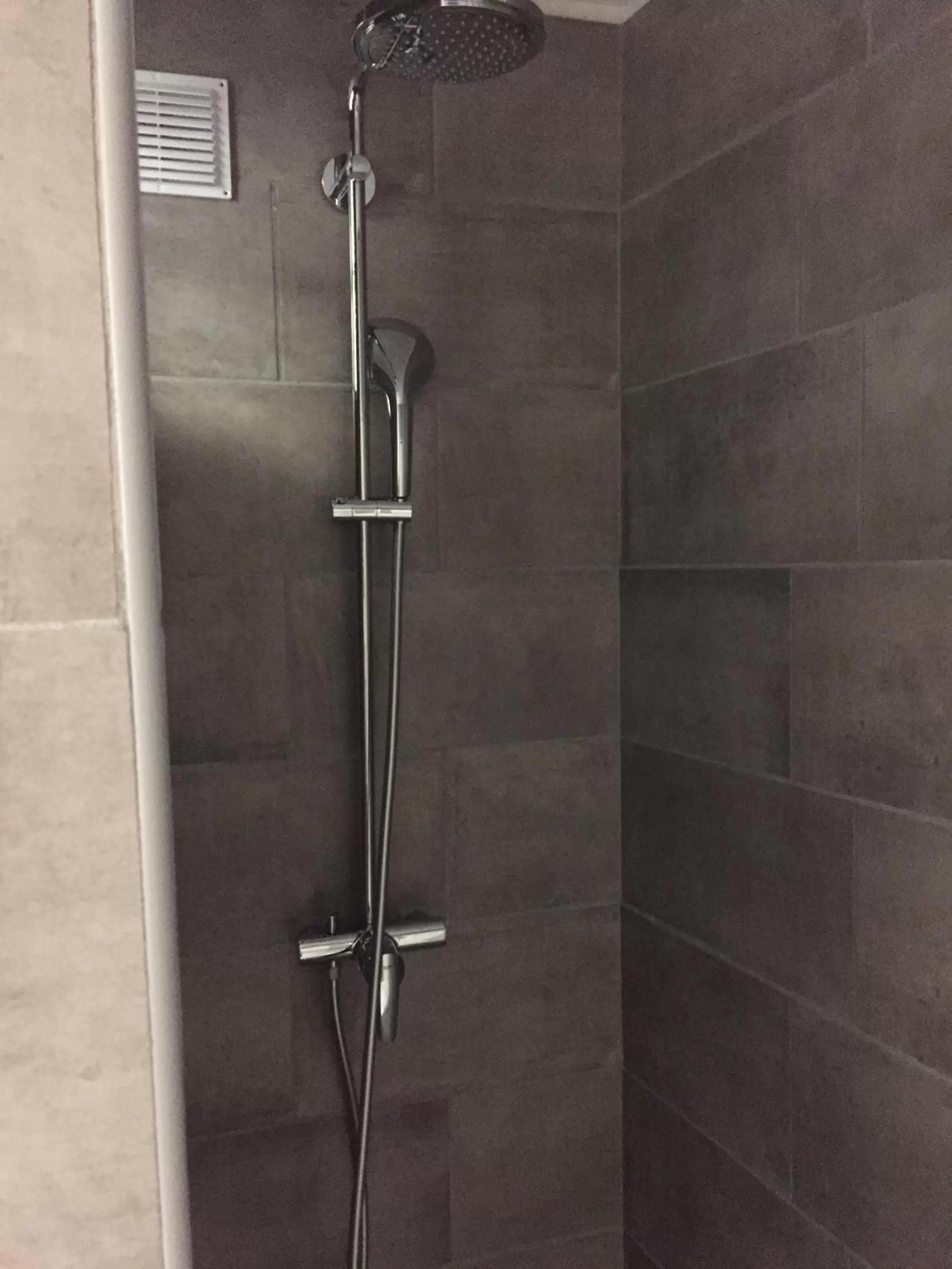 Bathroom in 1 Chambre, 1 P'tit dèj', 1 Sourire