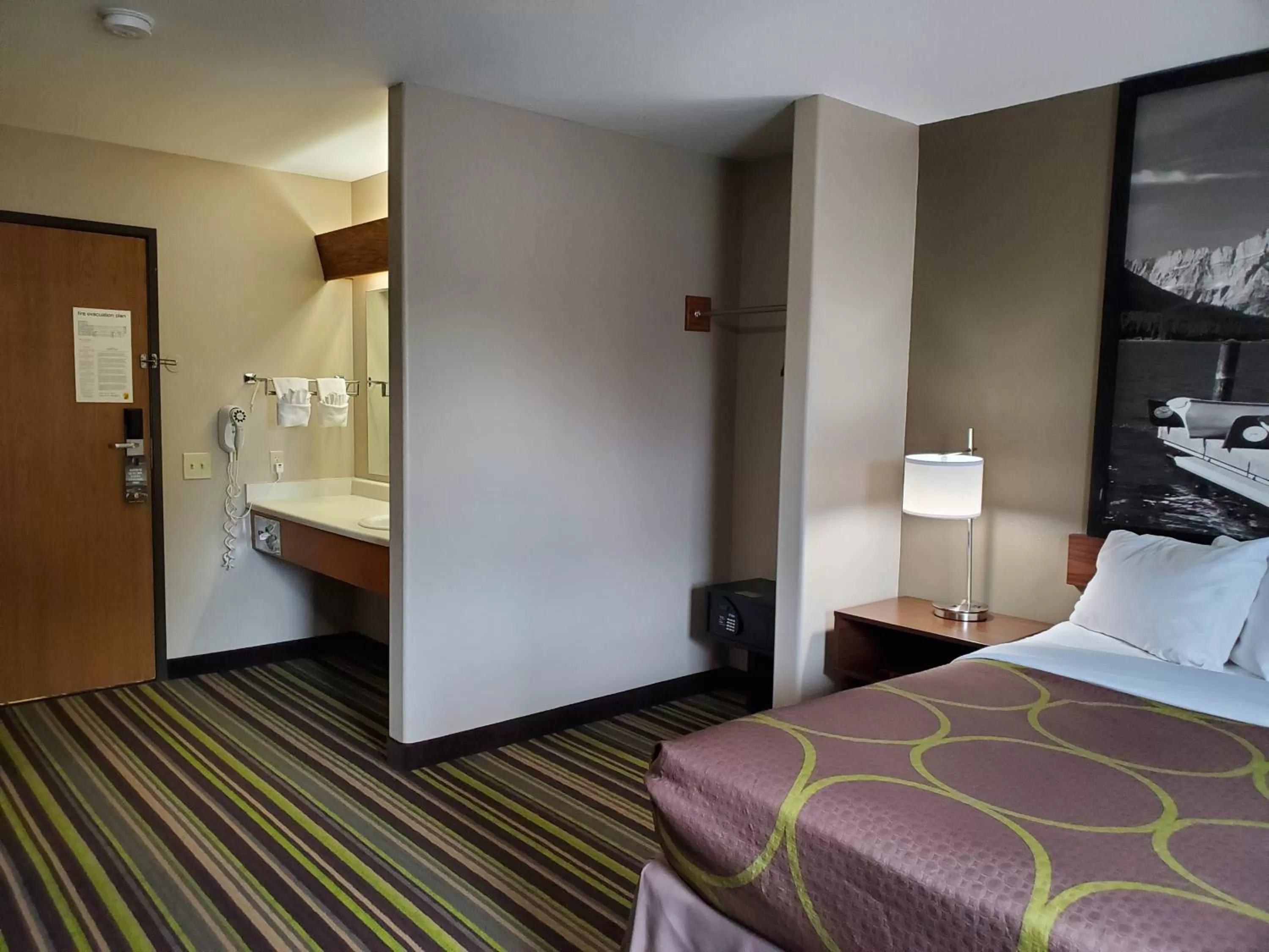 Bed in Super 8 by Wyndham Belgrade/Bozeman Airport