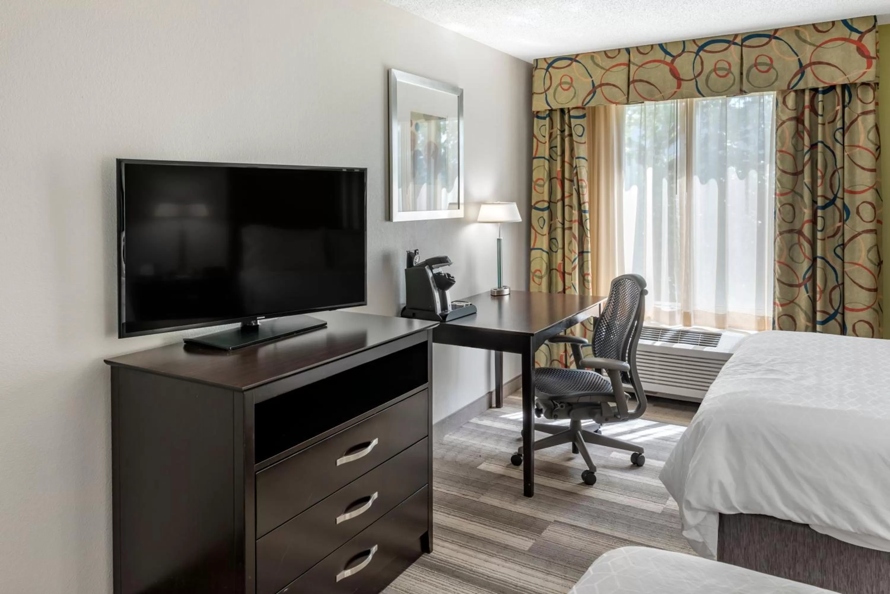 Queen Suite with Sofa Bed in Holiday Inn Express Hotel & Suites Cincinnati-Blue Ash, an IHG Hotel