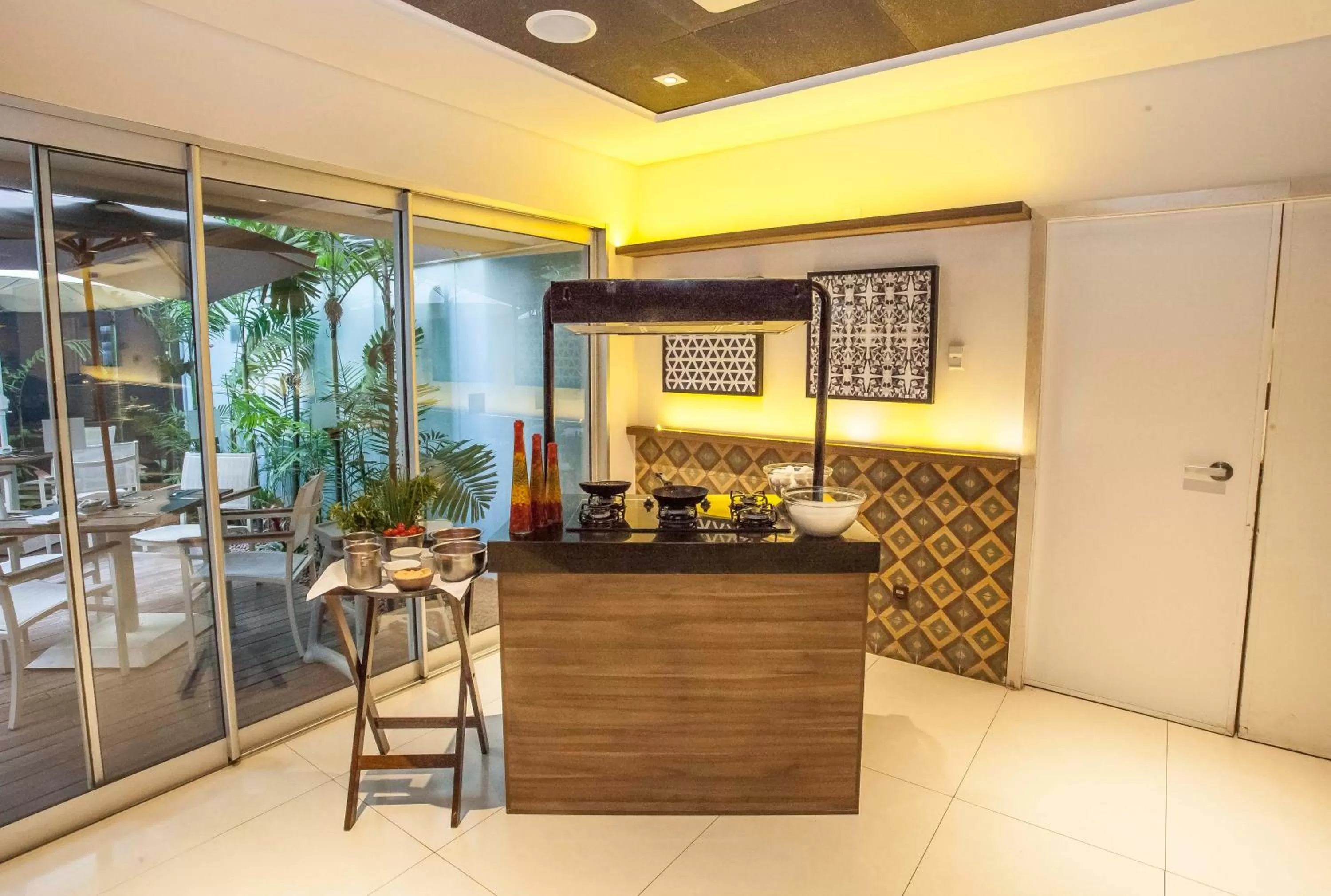 Restaurant/places to eat in Holiday Inn Belo Horizonte Savassi by IHG