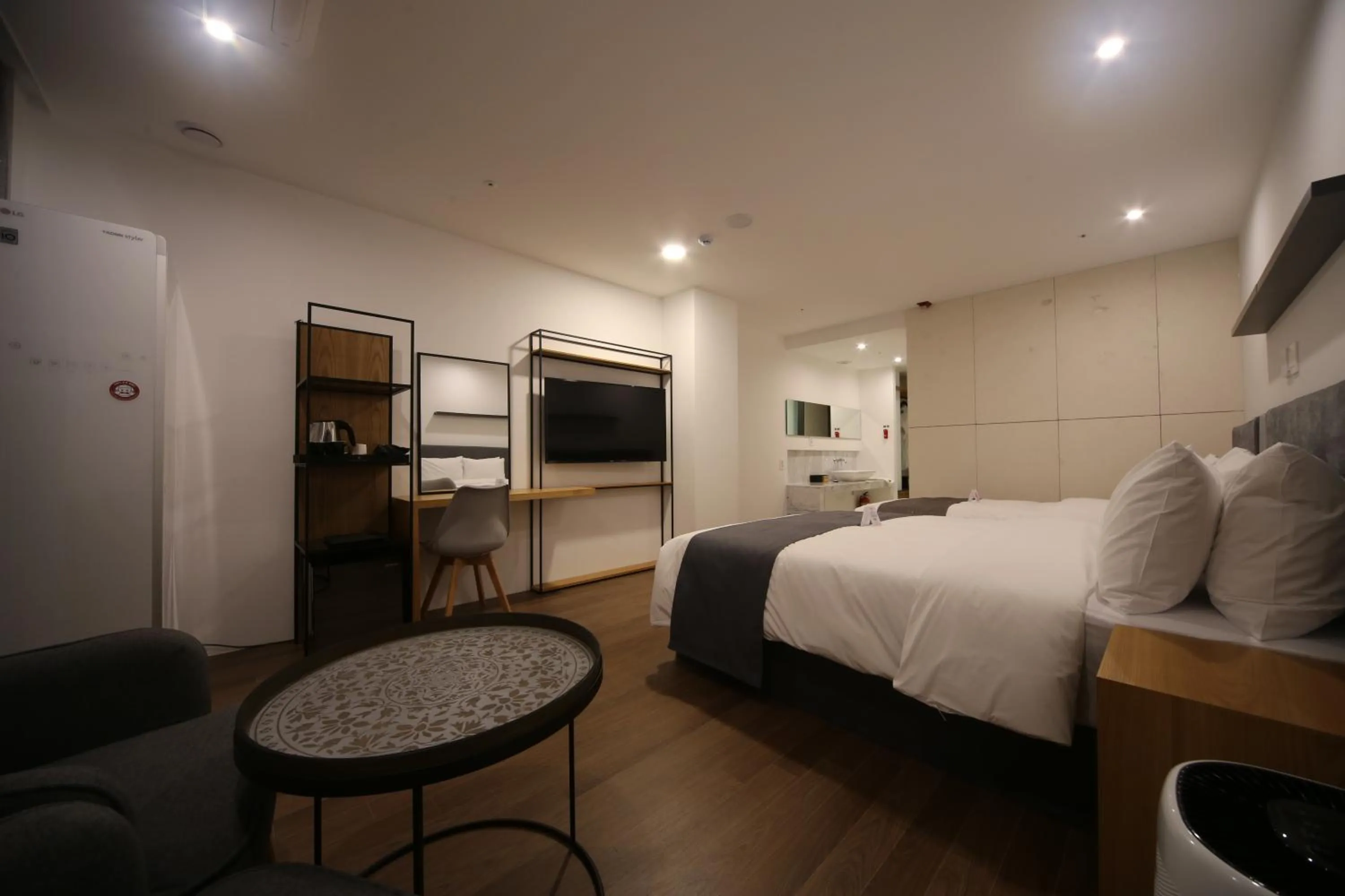 Bed in Hotel Noblestay